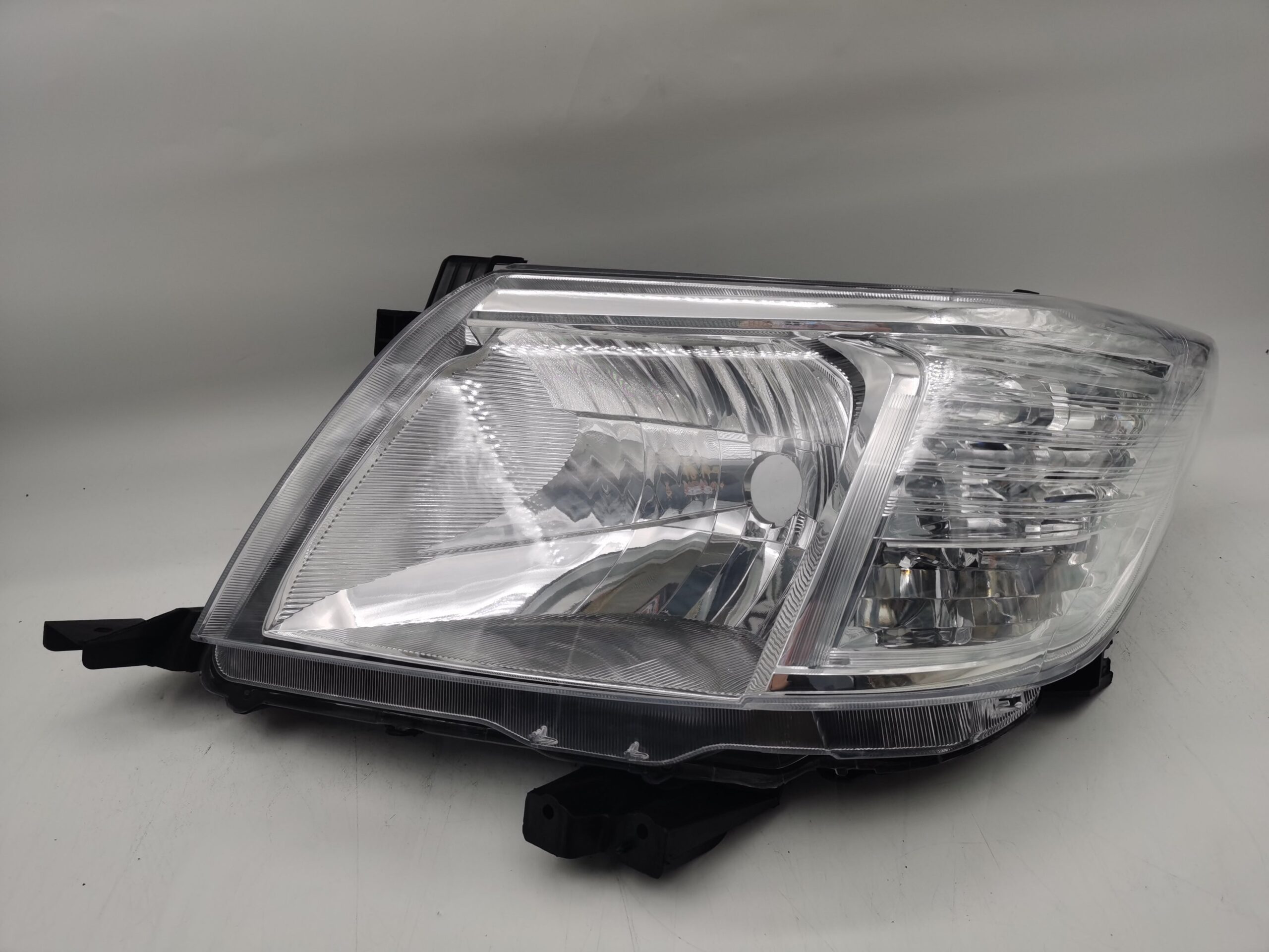 Toyota HILUX VIGO 2011-2014HALOGEN L.H.S HEADLIGHT ASSEMBLY