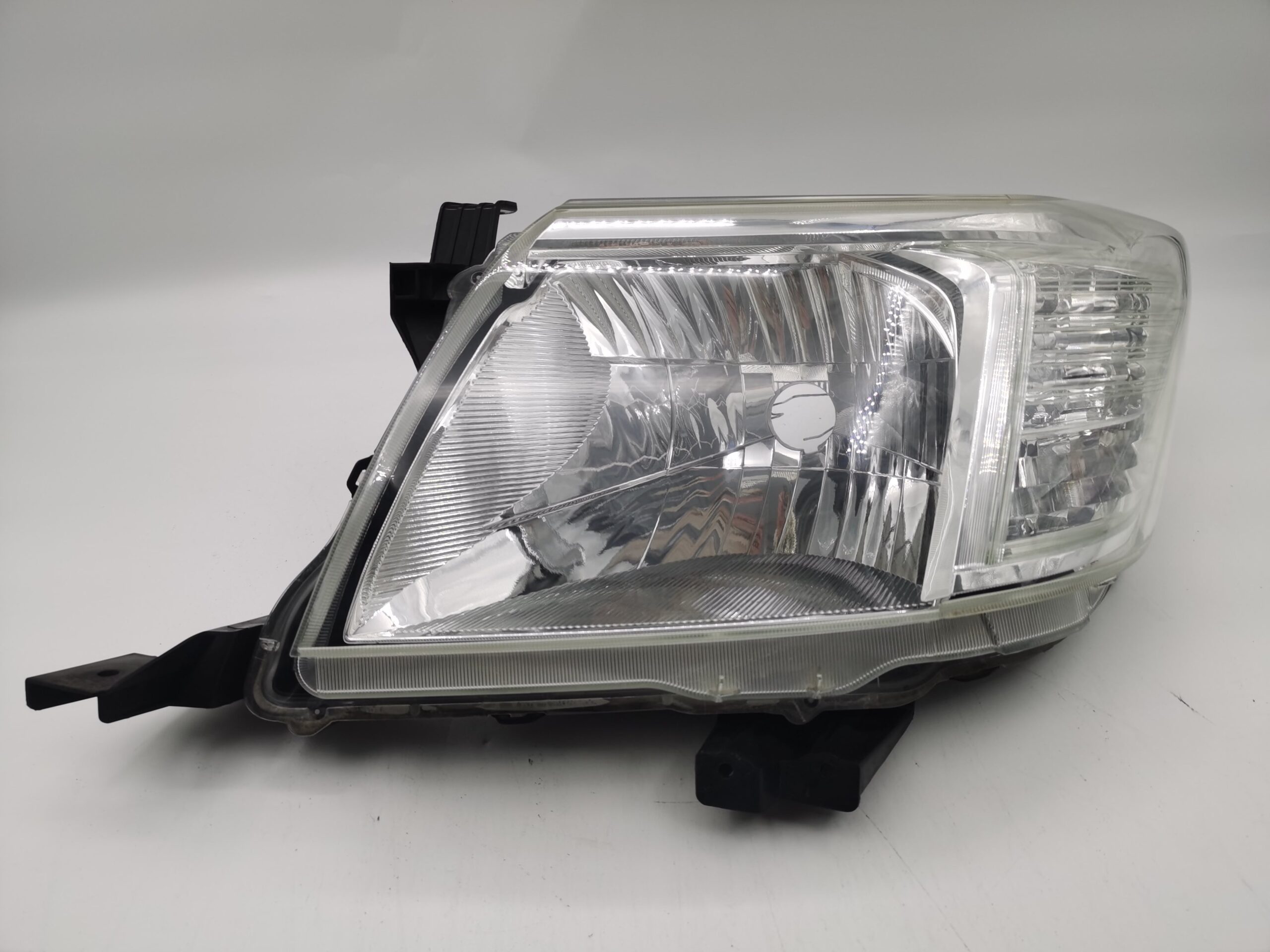 Toyota HILUX VIGO 2011-2014 HALOGEN L.H.S HEADLIGHT ASSEMBLY