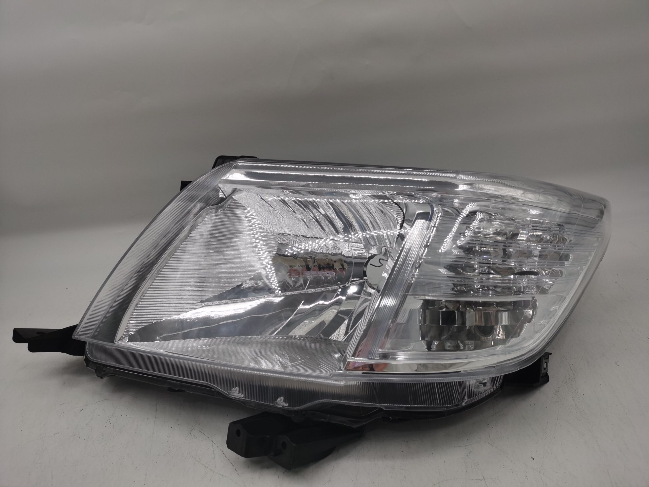 Toyota HILUX VIGO 2011-2014 HALOGEN L.H.S HEADLIGHT ASSEMBLY