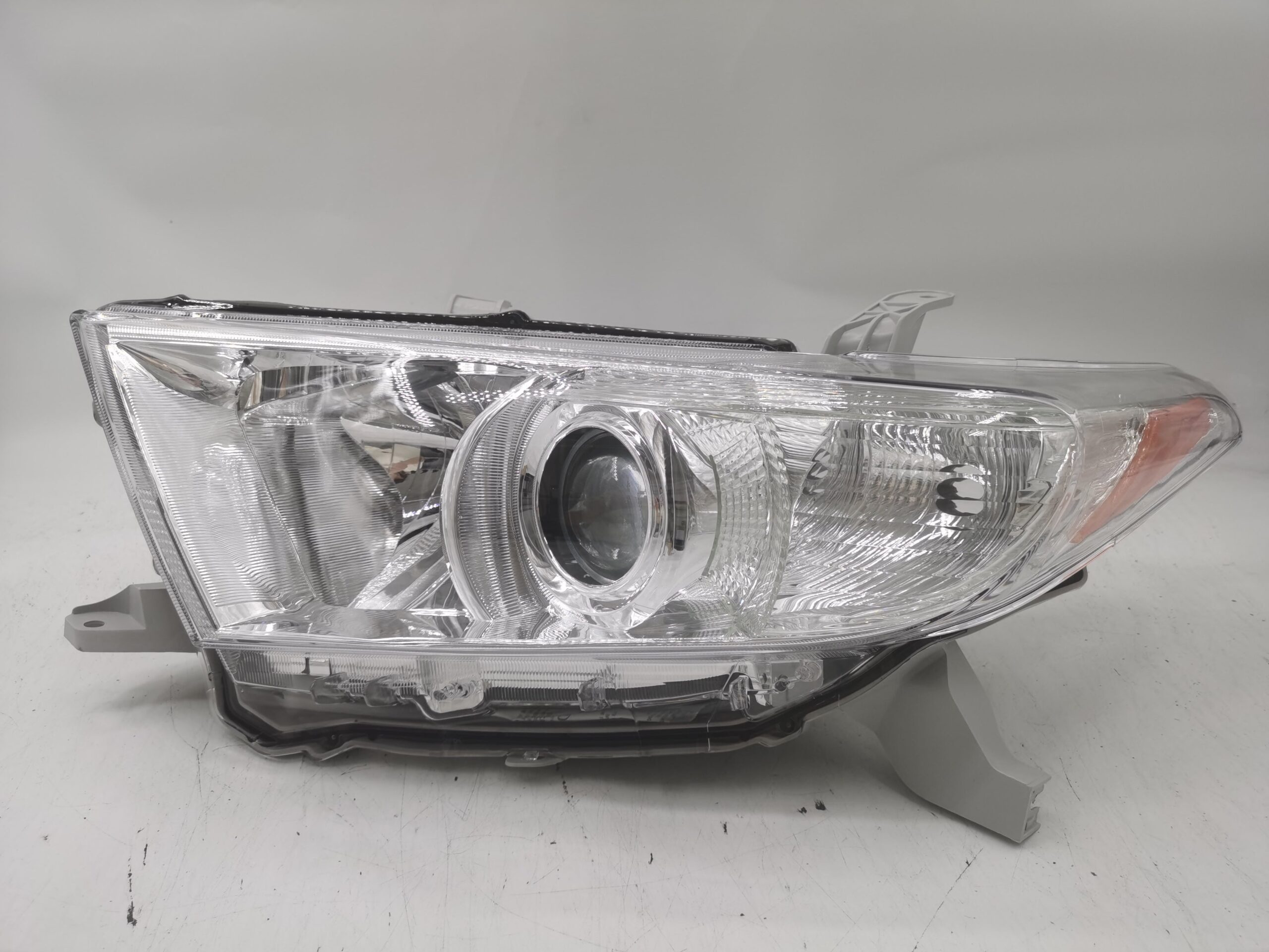 Toyota KLUGER 2011-2013 HALOGEN L.H.S Headlight Assembly