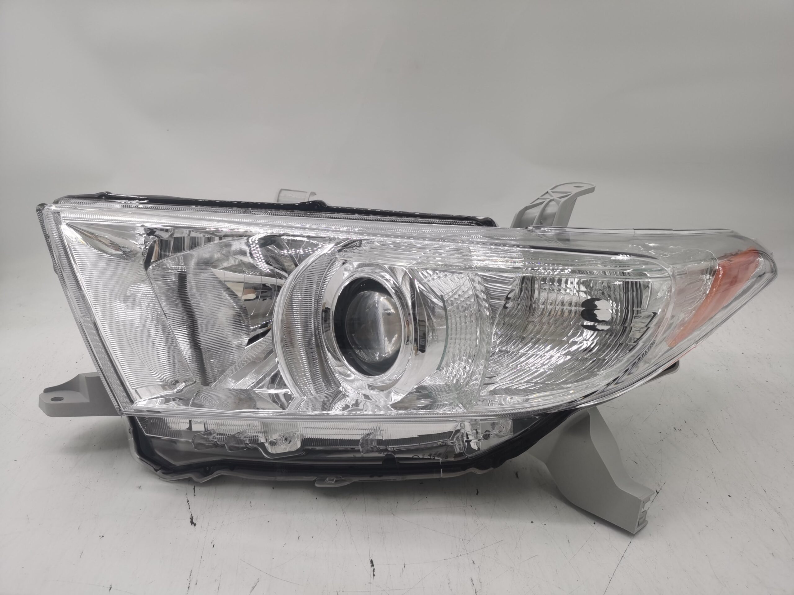 Toyota KLUGER 2011-2013 HALOGEN L.H.S Headlight Assembly