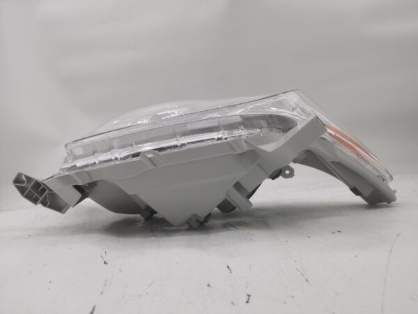 Toyota KLUGER 2011-2013 HALOGEN L.H.S Headlight Assembly