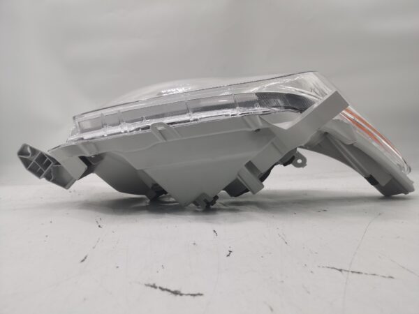 Toyota KLUGER 2011-2013 HALOGEN L.H.S Headlight Assembly