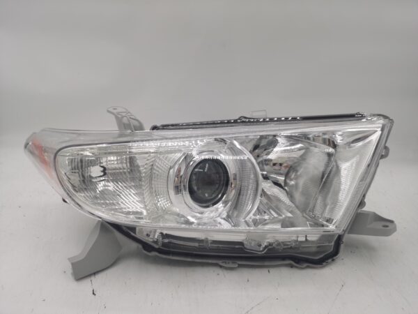 Toyota KLUGER 2011-2013 HALOGEN R.H.S Headlight Assembly