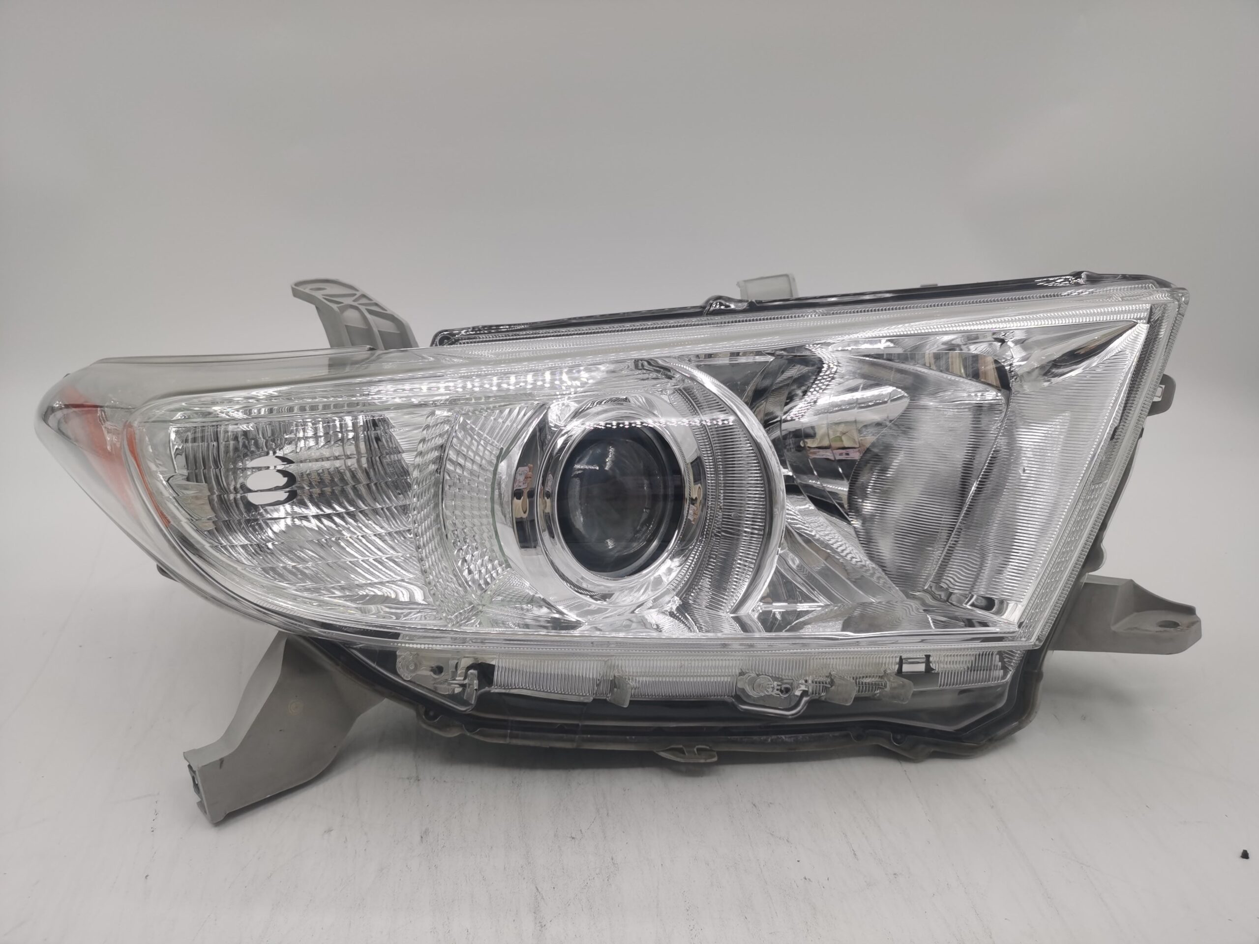 Toyota KLUGER 2011-2013 HALOGEN R.H.S HEADLIGHT ASSEMBLY