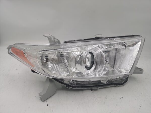 Toyota KLUGER 2011-2013 HALOGEN R.H.S Headlight Assembly