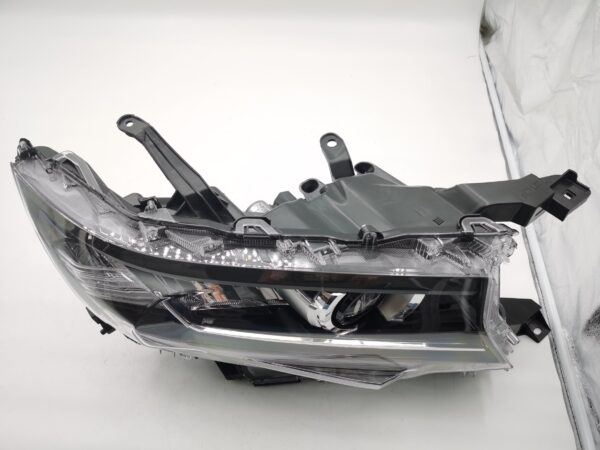 Toyota LAND-CRUISER-PRADO 2017 R.H.S HEADLIGHT ASSEMBLY