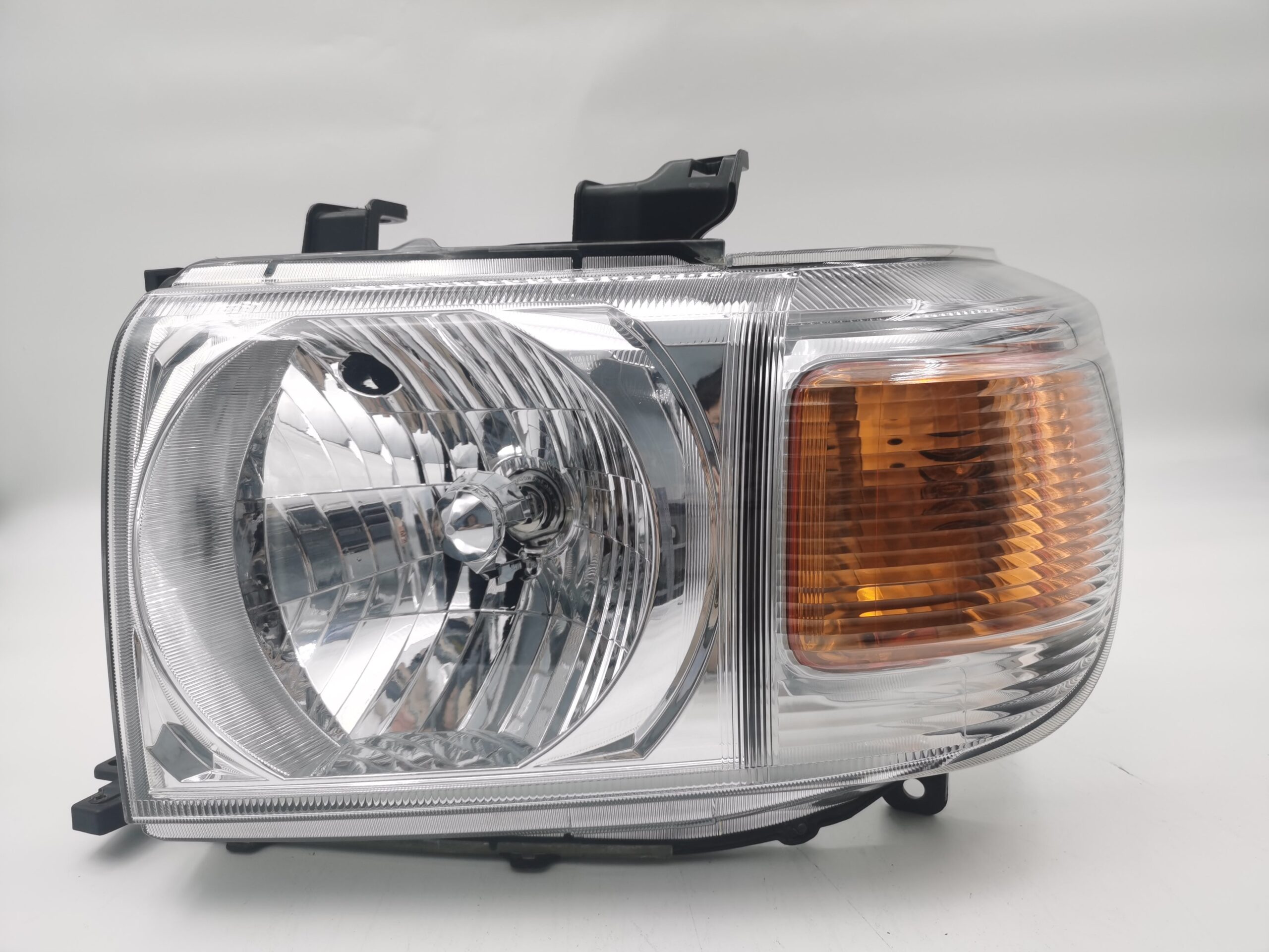 Toyota LANDCRUISER 70 SERIES VDJ76R 2006-2008 HALOGEN L.H.S HEADLIGHT ASSEMBLY