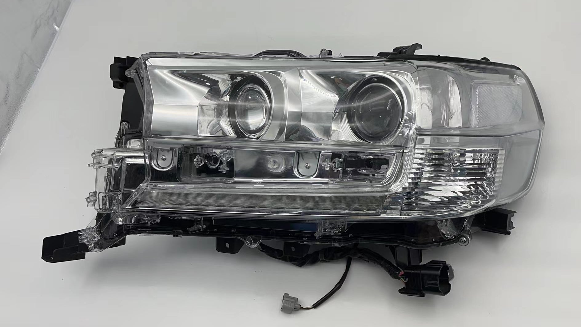 Toyota LANDCRUISER 200 SERIES VDJ200R 2016-2021 LED L.H.S HEADLIGHT ASSEMBLY