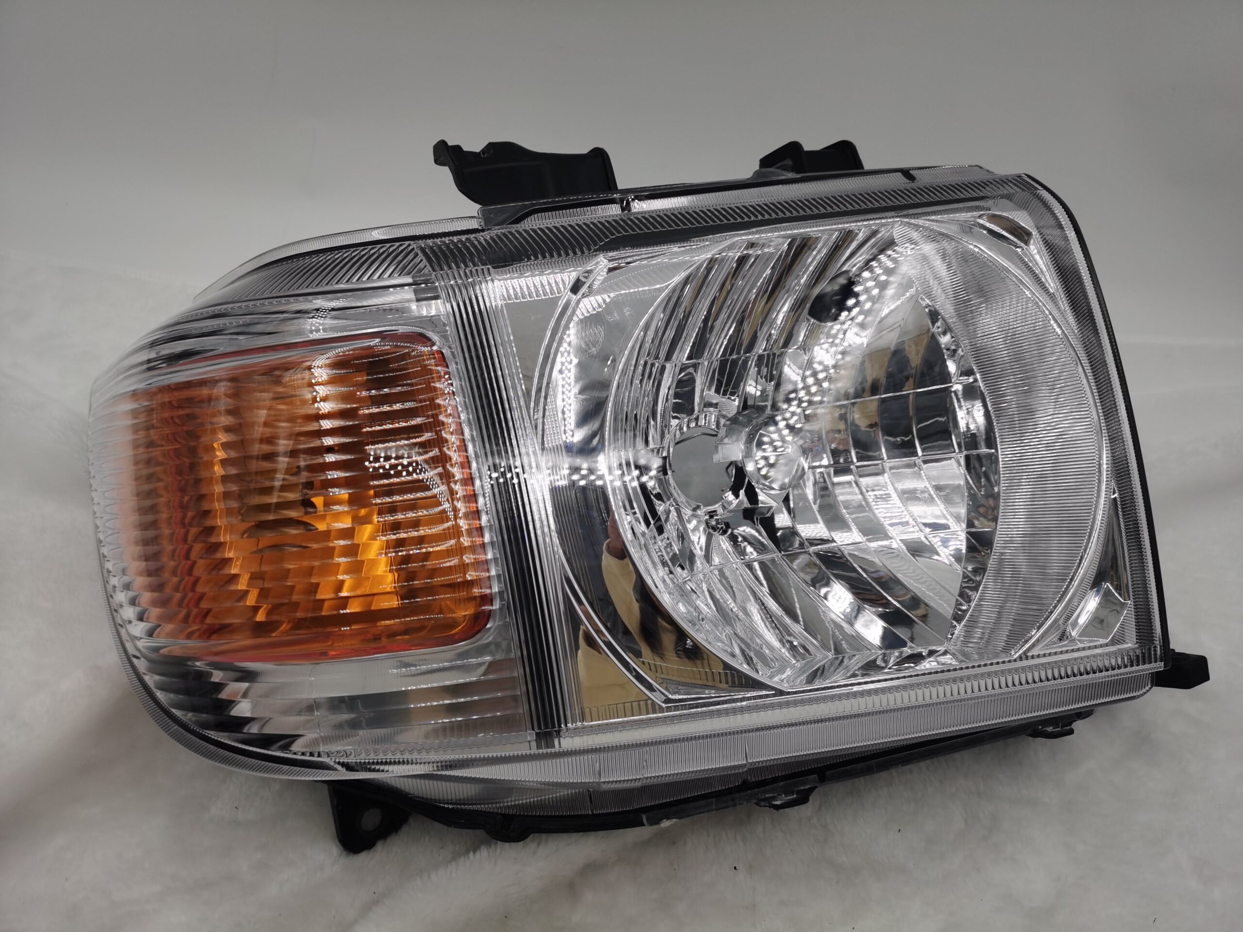 Toyota LANDCRUISER 70 SERIES VDJ76R 2006-2008 HALOGEN R.H.S HEADLIGHT ASSEMBLY