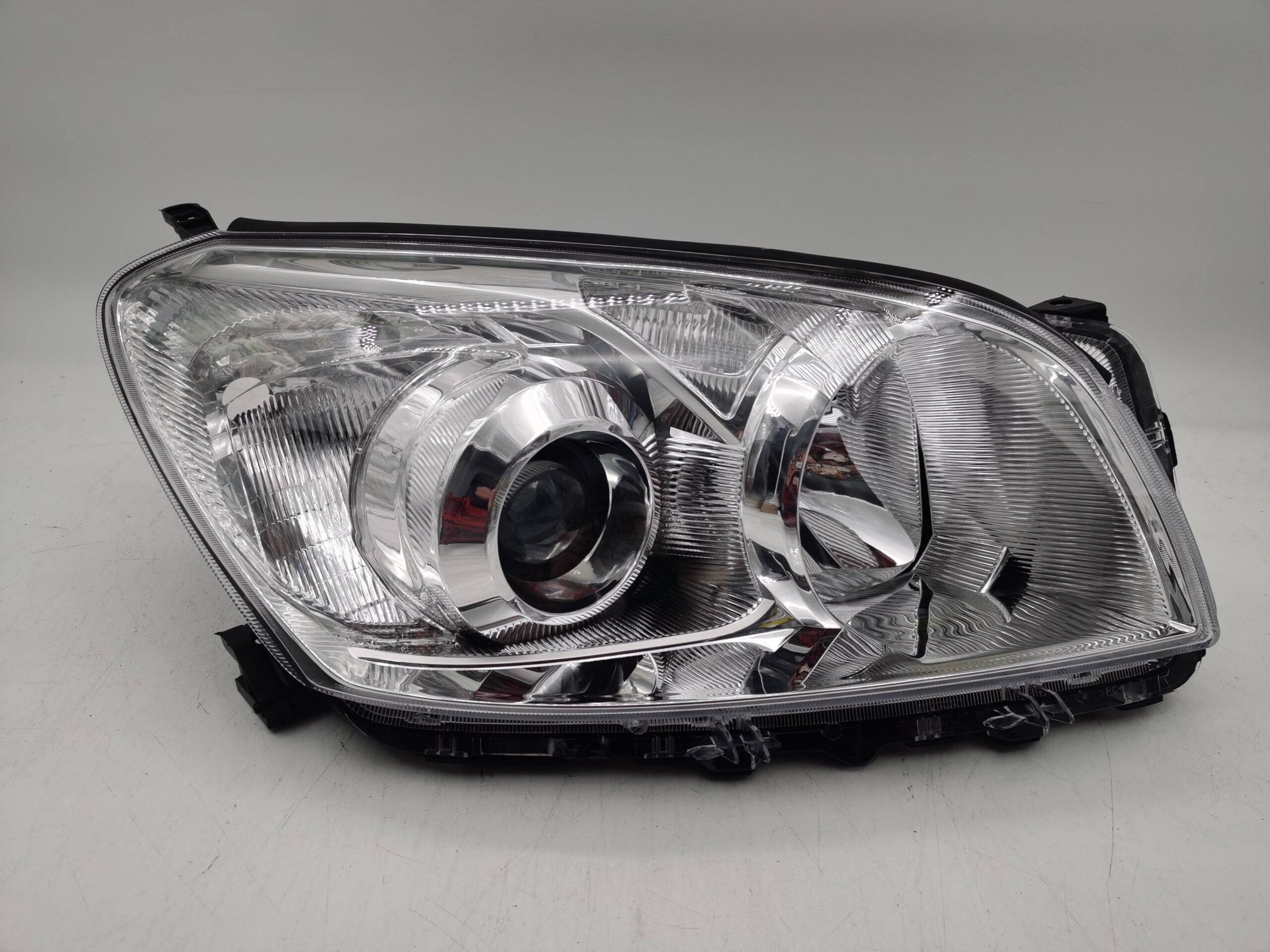 Toyota RAV4 III 2009-2012 HALOGEN R.H.S HEADLIGHT ASSEMBLY