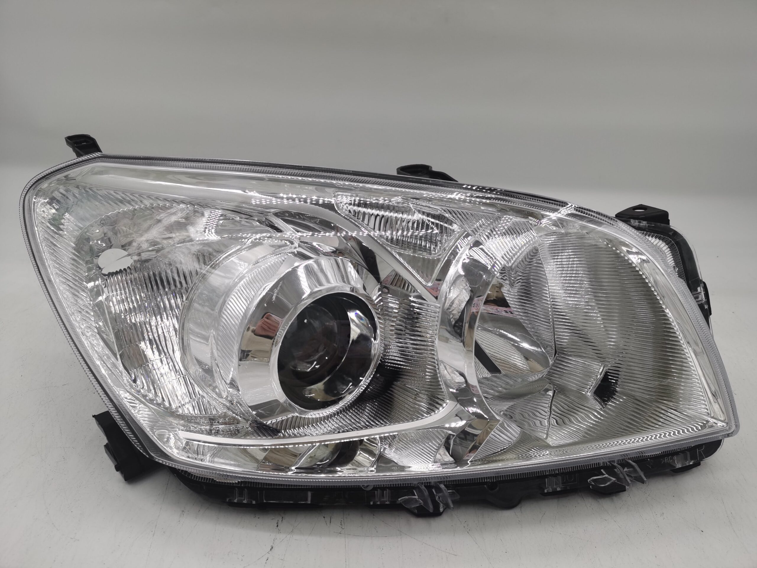 Toyota RAV4 III 2009-2012 HALOGEN R.H.S HEADLIGHT ASSEMBLY