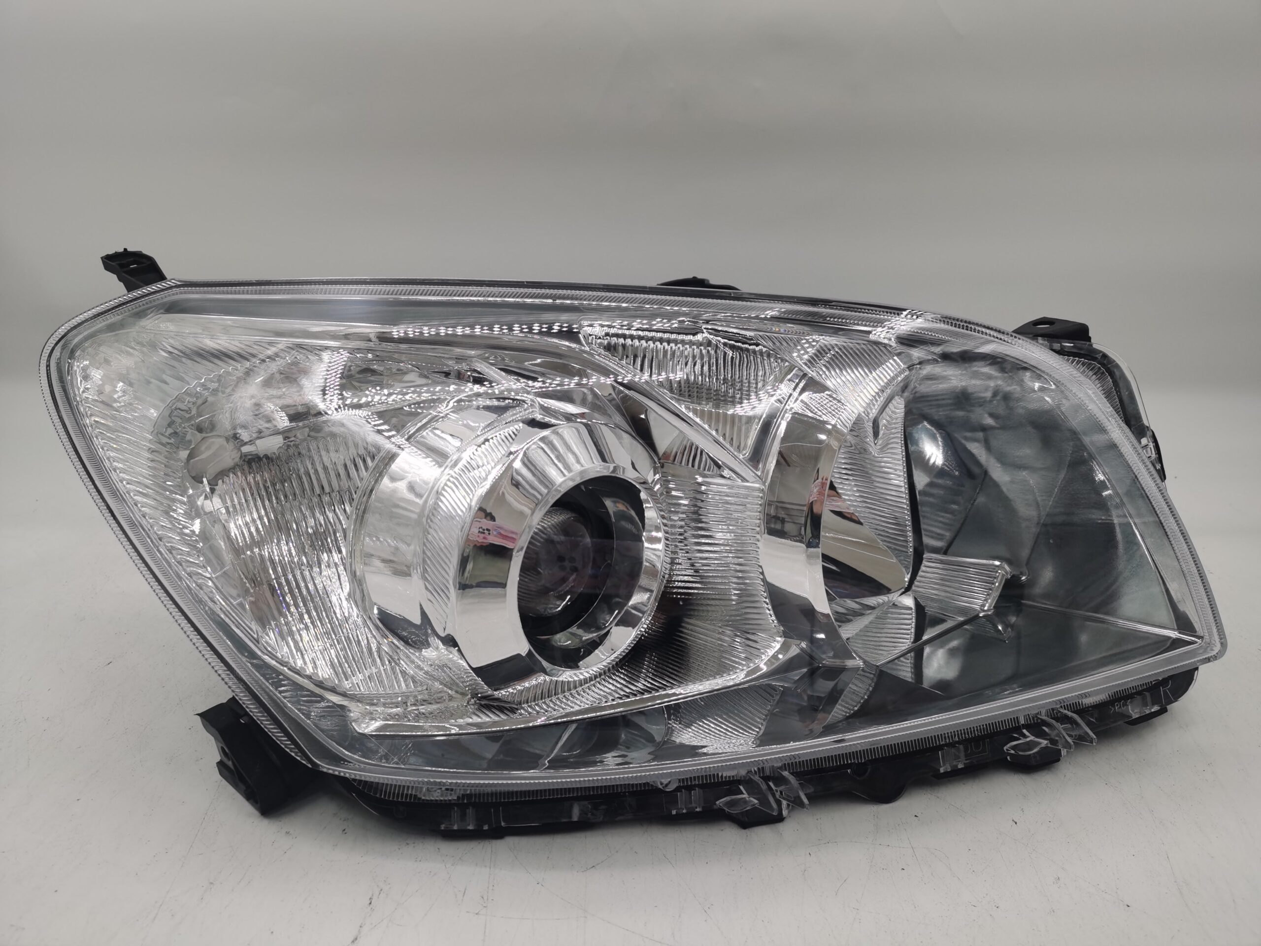 Toyota RAV4 III 2009-2012 HALOGEN R.H.S HEADLIGHT ASSEMBLY