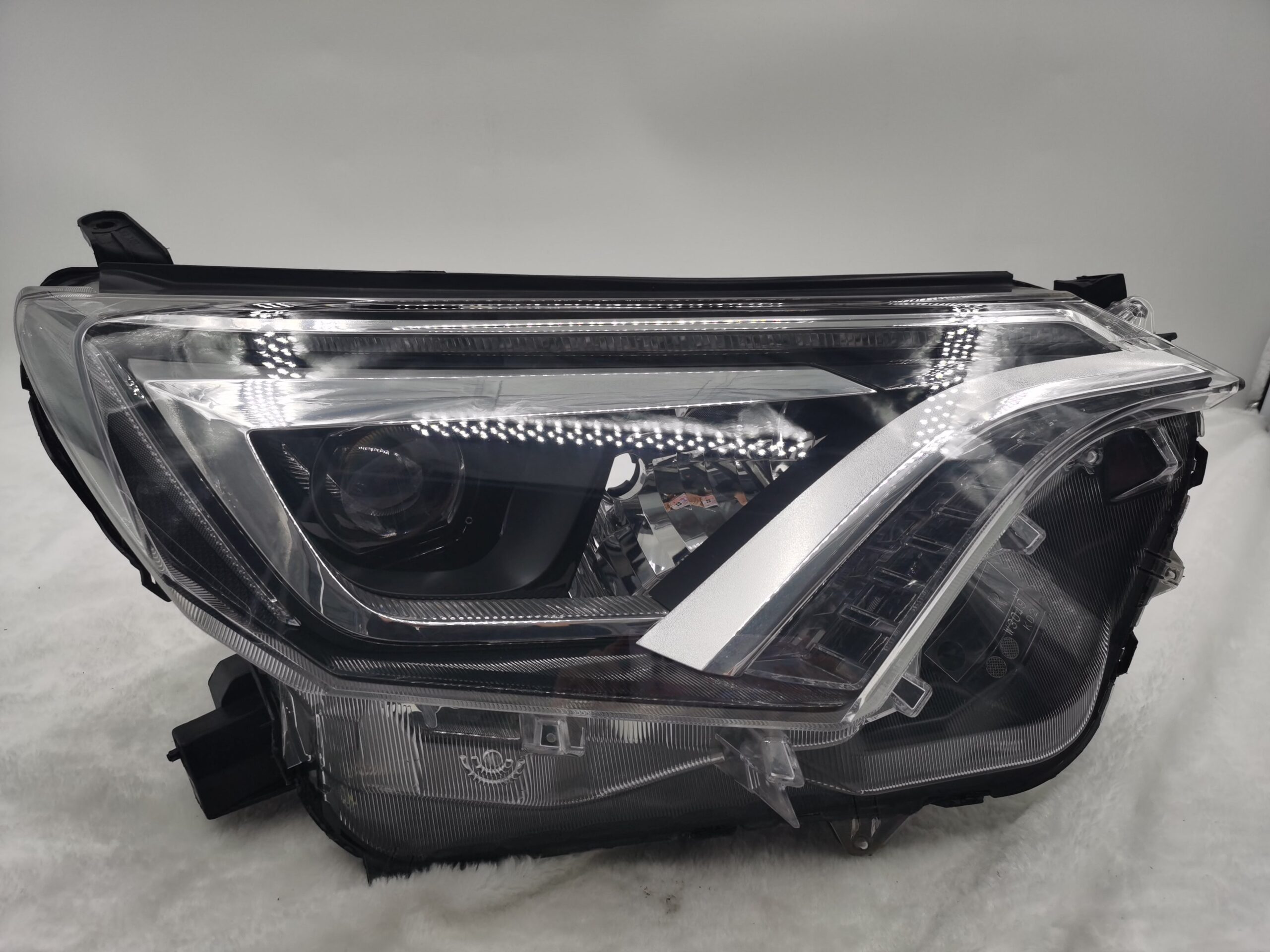 Toyota RAV4 4.5 XA40 2016-2018 LED R.H.S HEADLIGHT ASSEMBLY