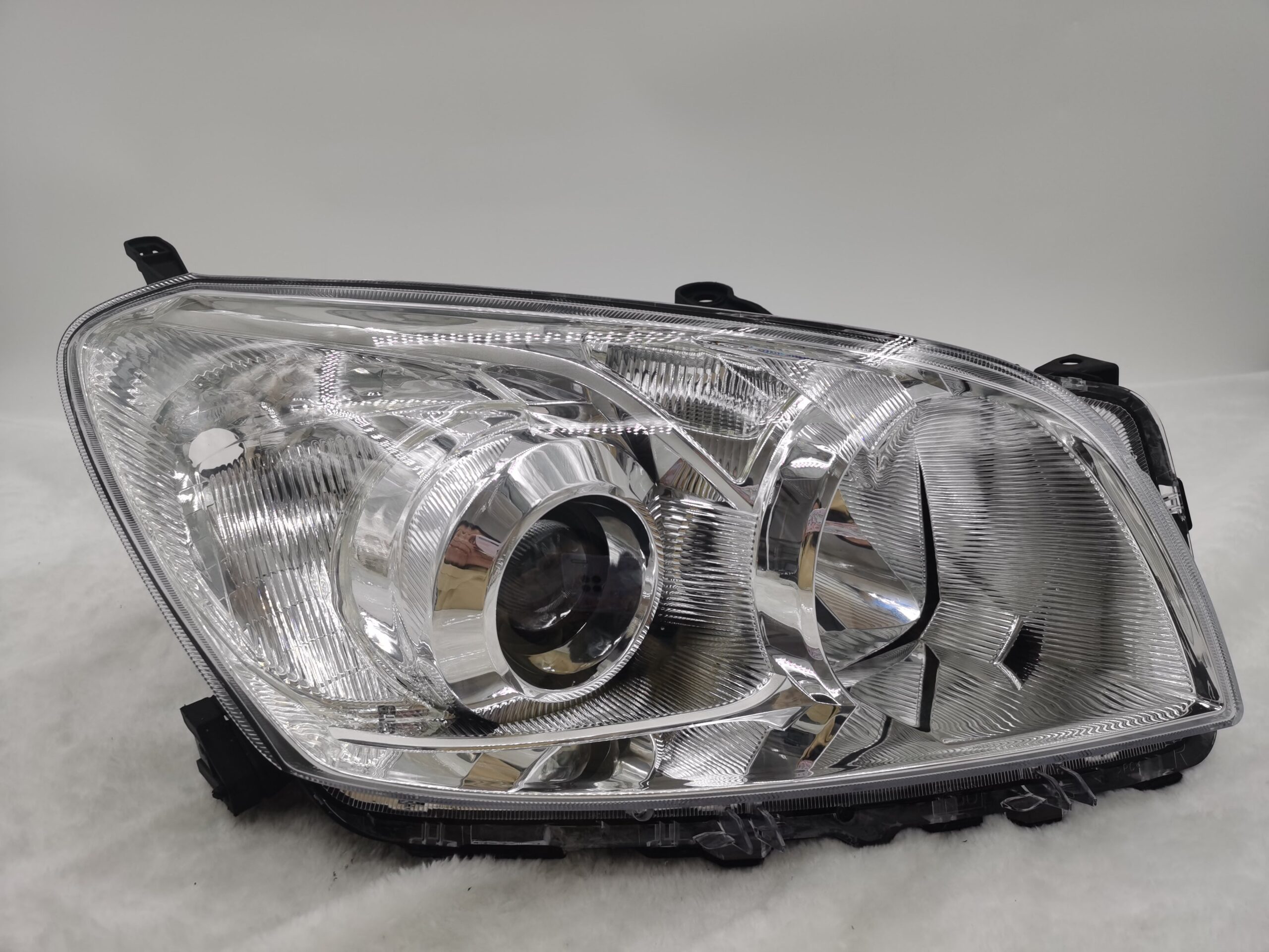 Toyota RAV4 III 2009-2012 HALOGEN R.H.S HEADLIGHT ASSEMBLY