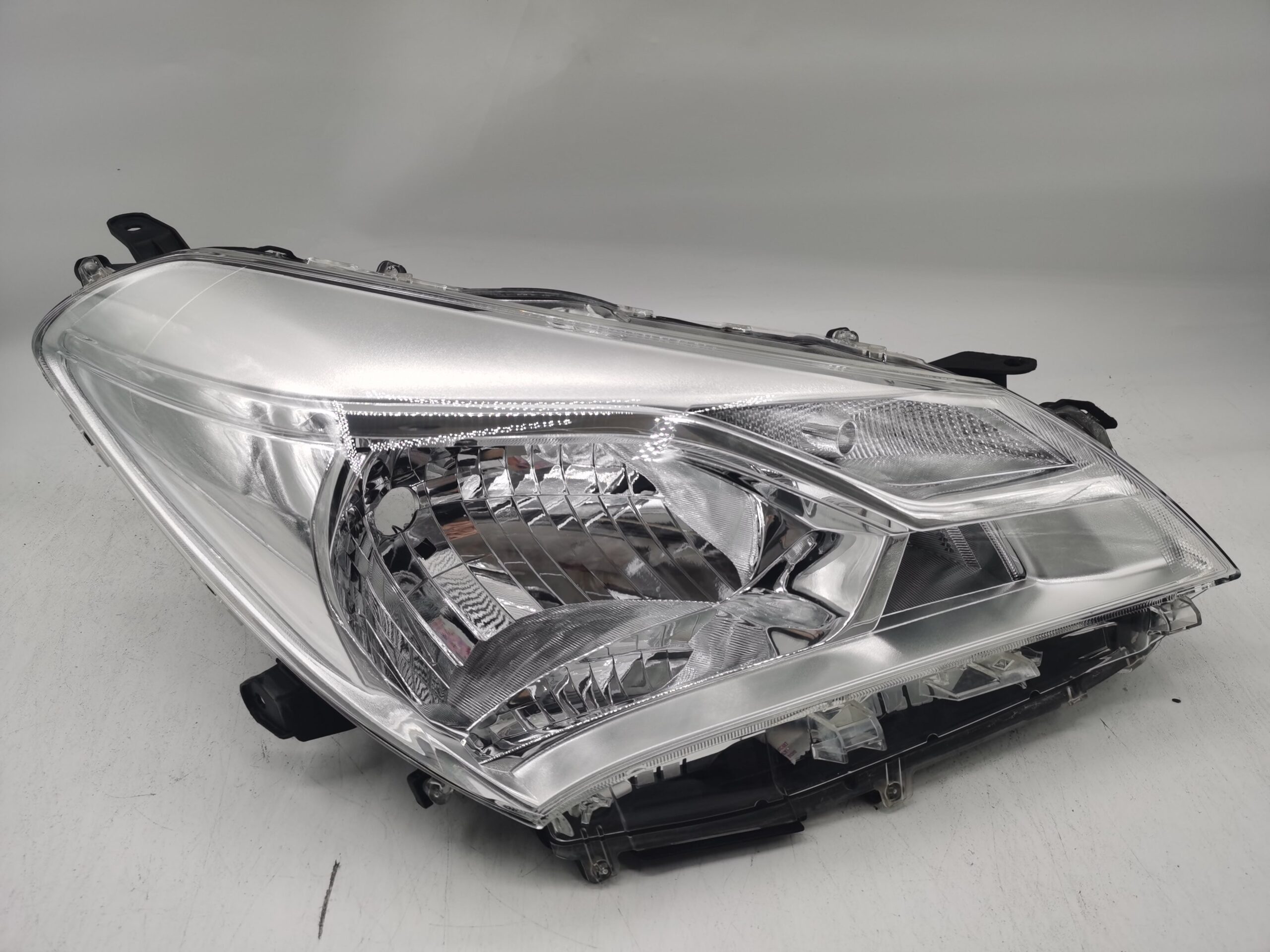 Toyota YARIS/VITZ NSP130 2017-2019 HALOGEN R.H.S HEADLIGHT ASSEMBLY