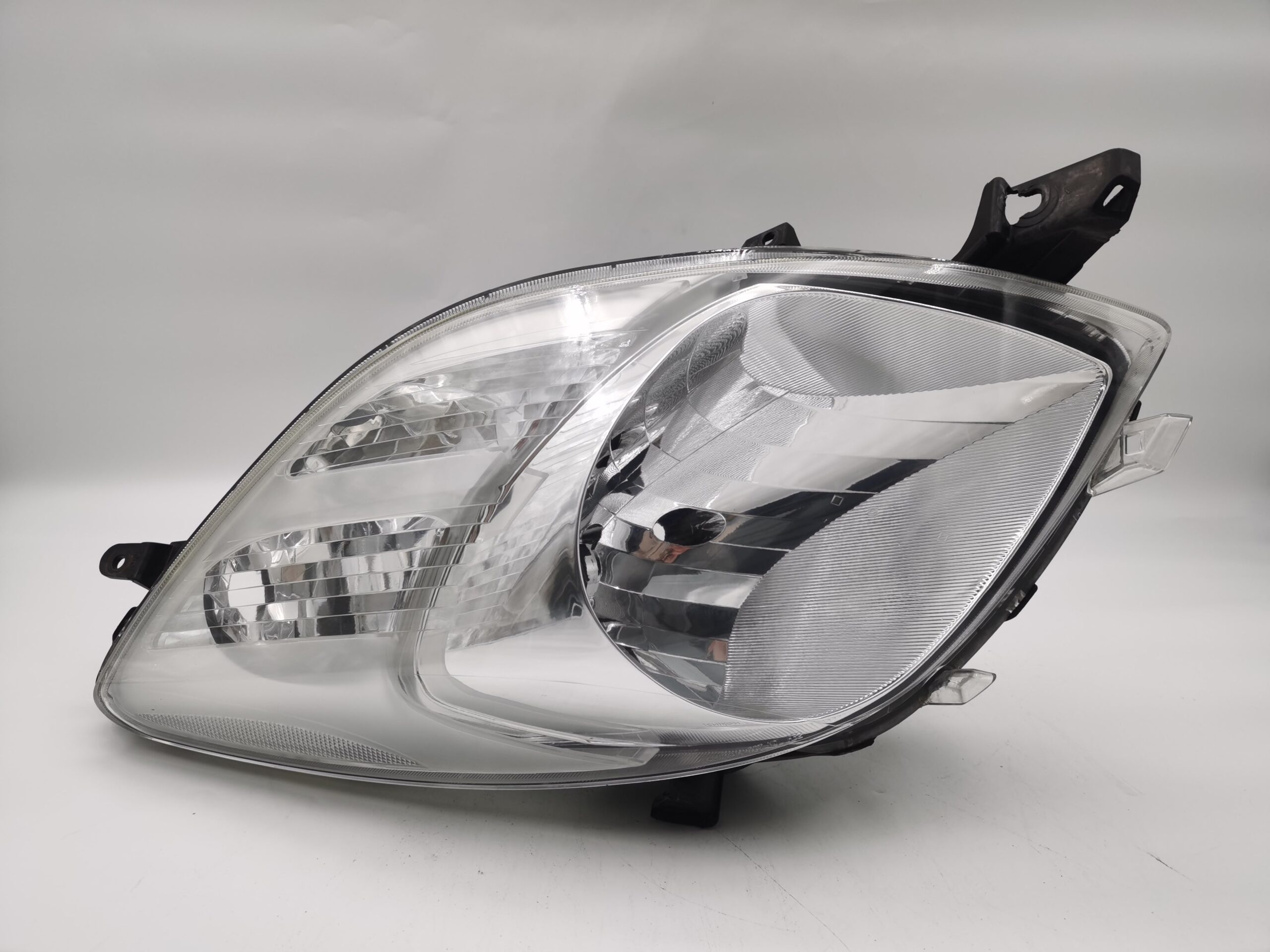 Toyota VITZ YARIS NCP91R 2005-2010 HALOGEN R.H.S HEADLIGHT ASSEMBLY