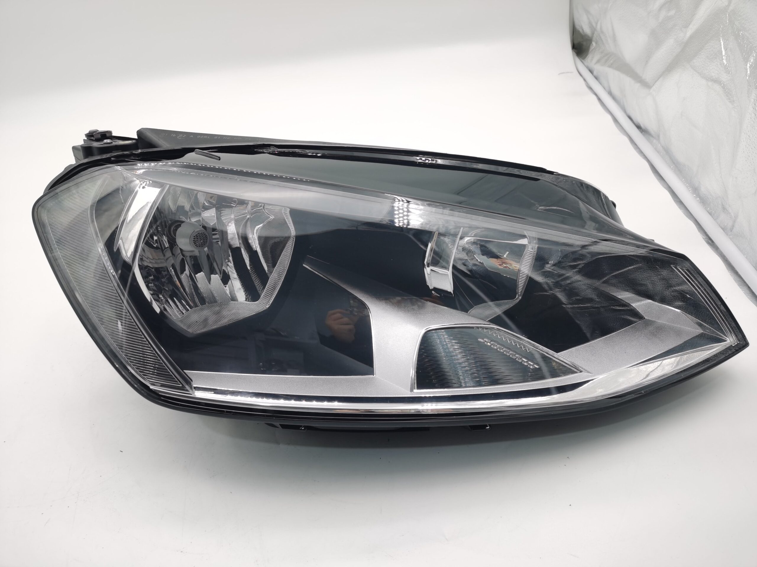 Volkswagen GOLF MK7 2014-2016 HALOGEN R.H.S HEADLIGHT ASSEMBLY