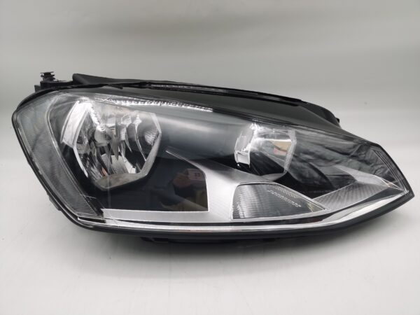 Volkswagen GOLF MK7 2014-2016 HALOGEN R.H.S HEADLIGHT ASSEMBLY