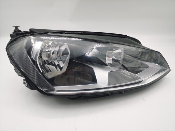 Volkswagen GOLF MK7 2014-2016 HALOGEN R.H.S HEADLIGHT ASSEMBLY