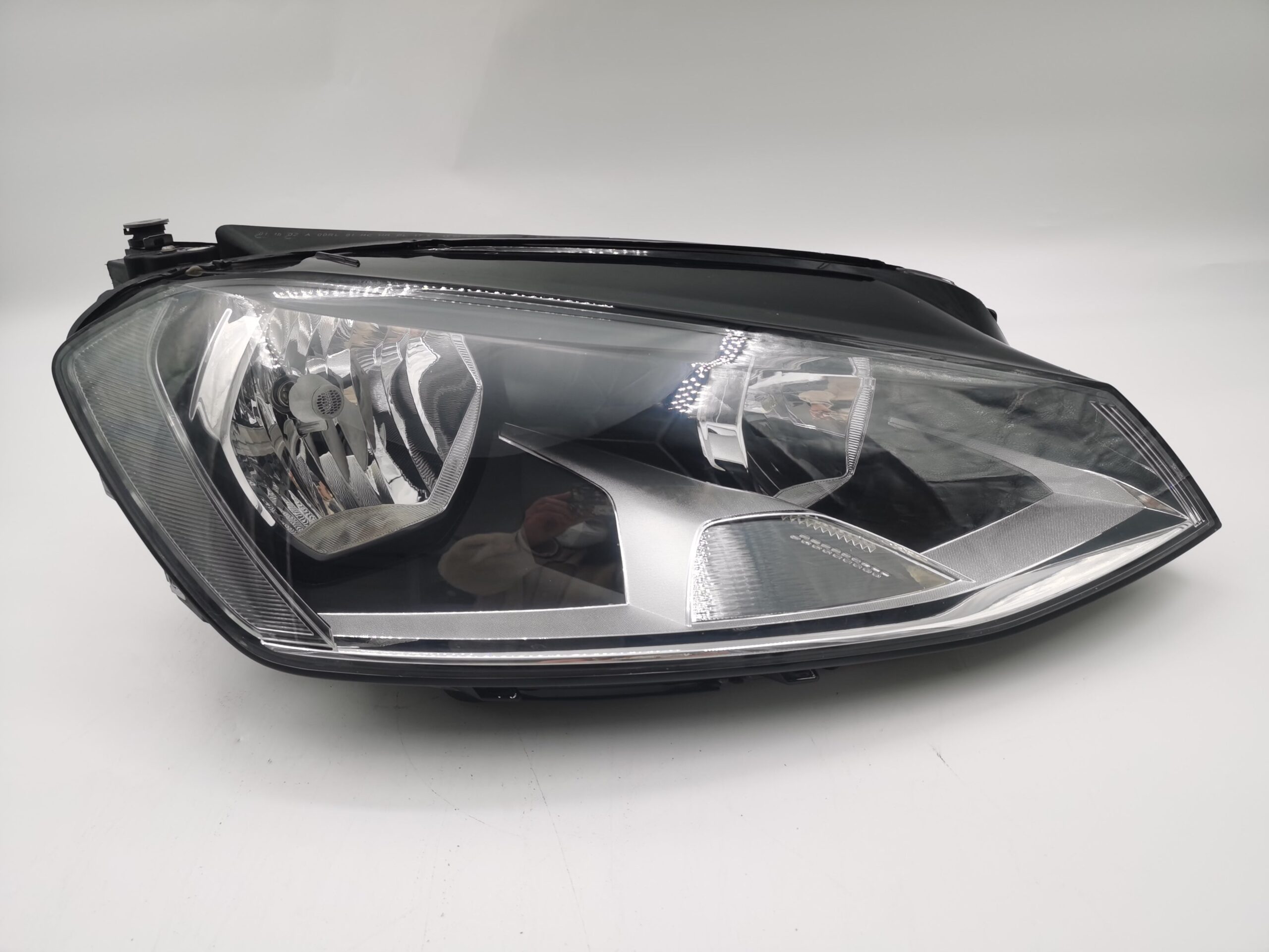 Volkswagen GOLF MK7 2014-2016 HALOGEN R.H.S HEADLIGHT ASSEMBLY