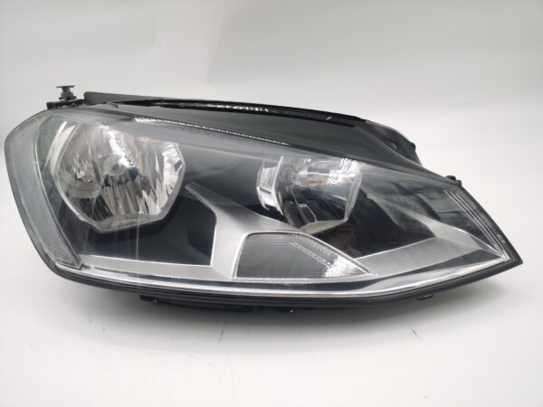 Volkswagen GOLF MK7 2014-2016 HALOGEN R.H.S HEADLIGHT ASSEMBLY