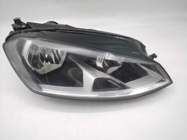 Volkswagen GOLF MK7 2014-2016 HALOGEN R.H.S HEADLIGHT ASSEMBLY