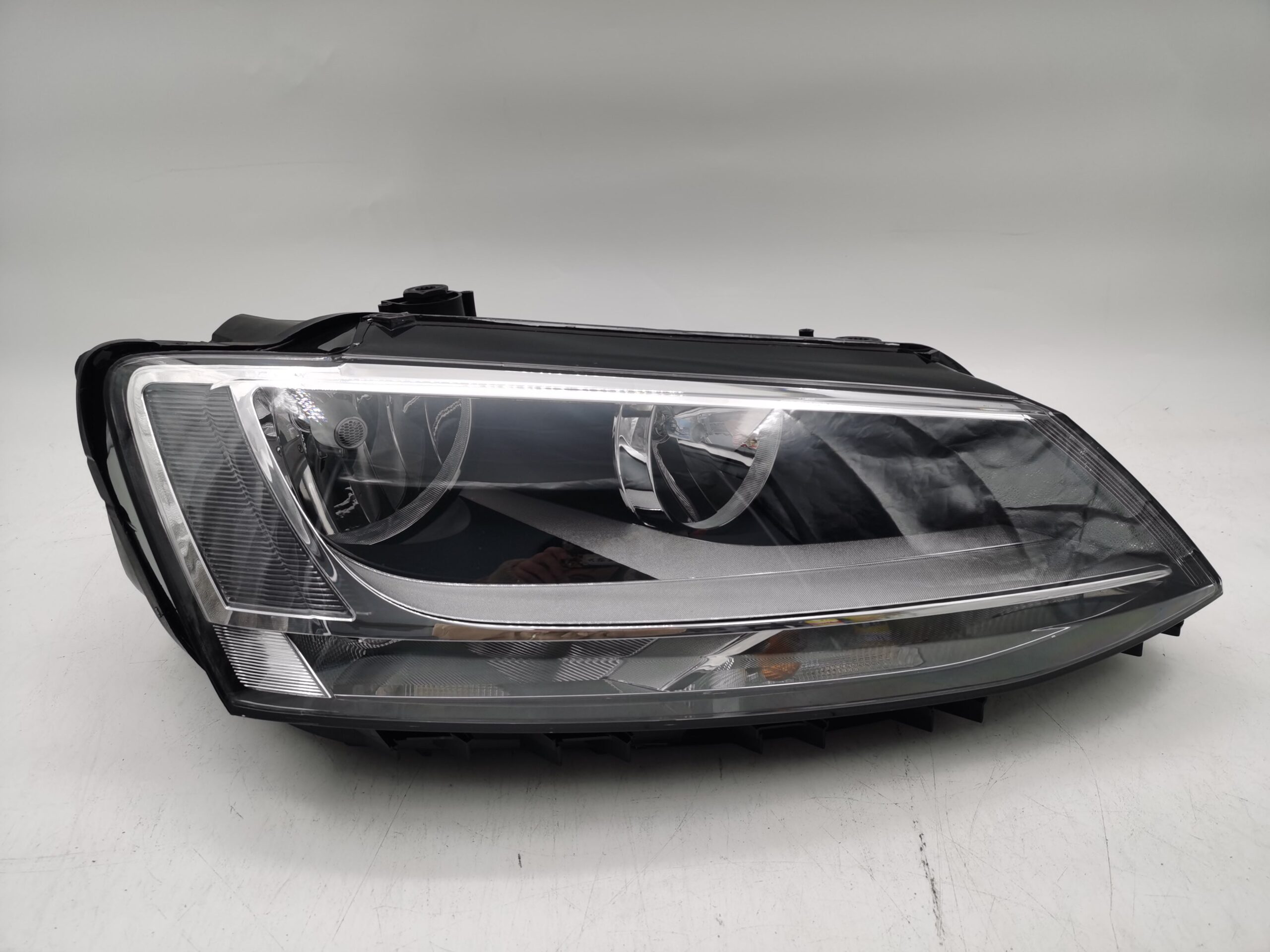 Volkswagen JETTA 2011-2018 R.H.S HEADLIGHT ASSEMBLY