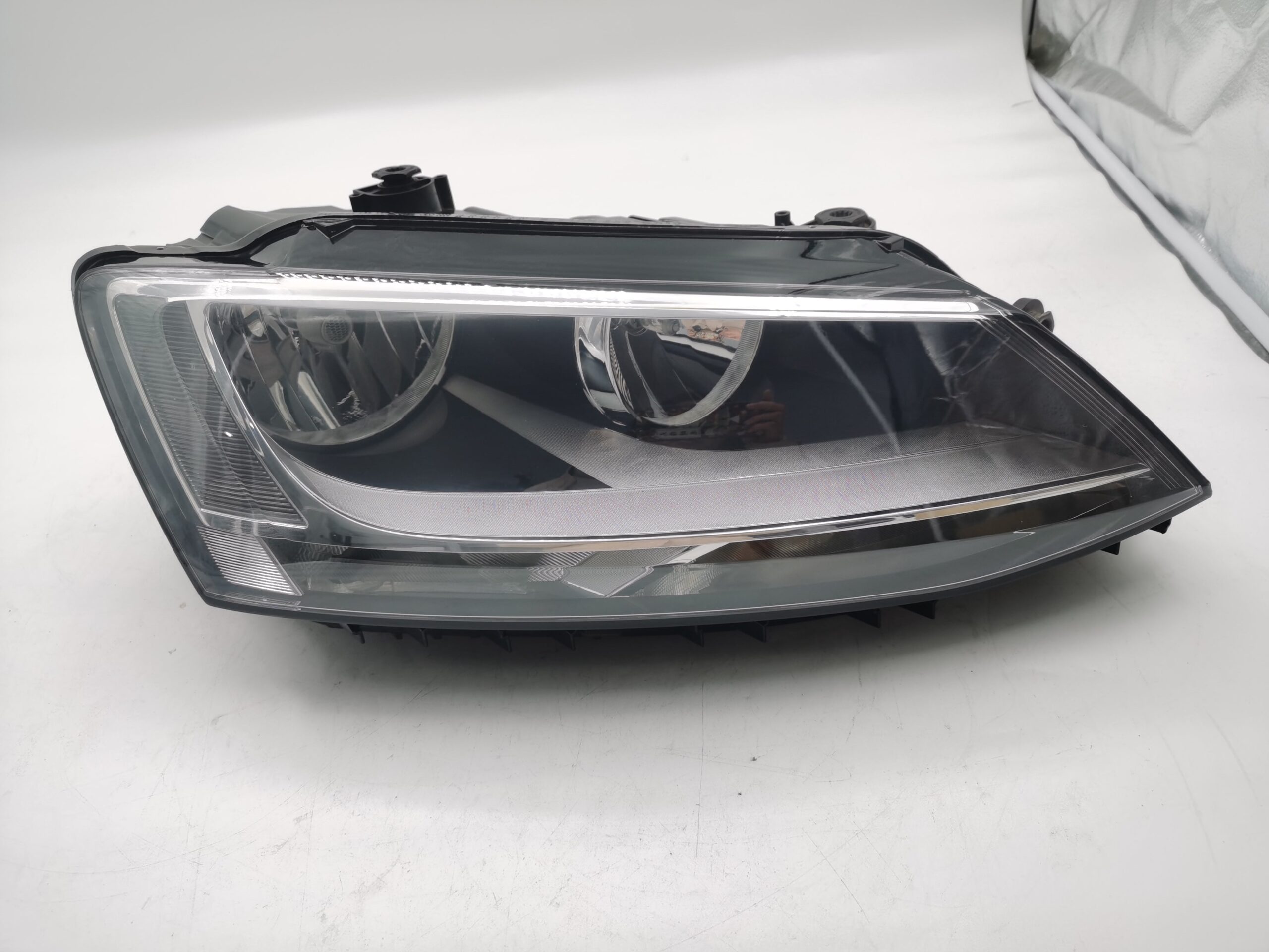 Volkswagen JETTA 2015-2018 R.H.S HEADLIGHT ASSEMBLY