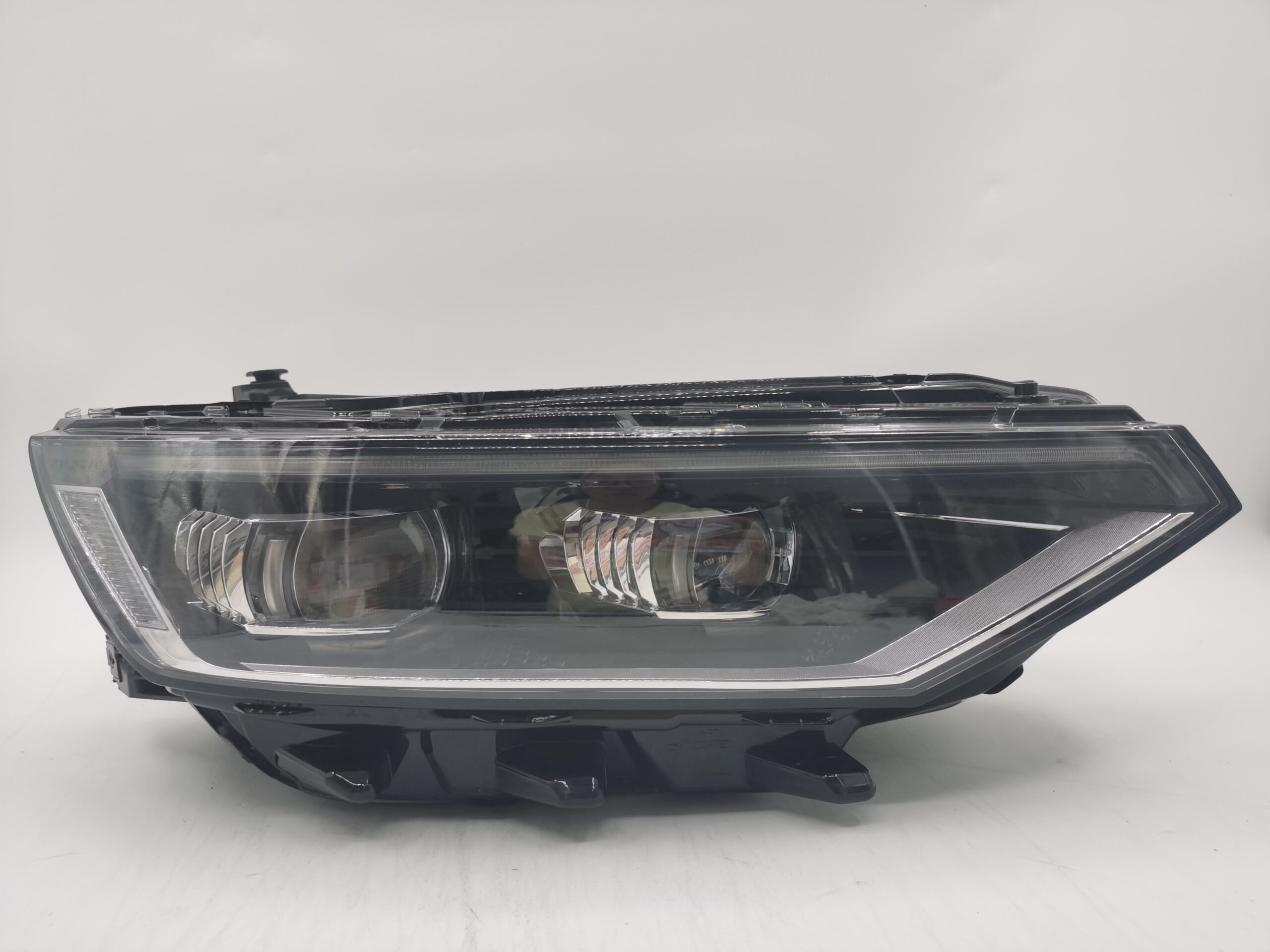 Volkswagen PASSAT B8 2015-2021 LED R.H.S Headlight Assembly