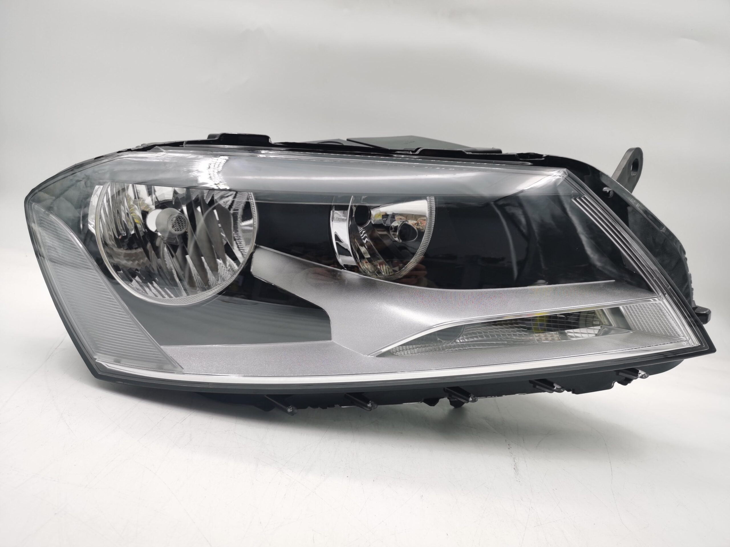 Volkswagen PASSAT B7 2011-2014 HALOGEN R.H.S HEADLIGHT ASSEMBLY