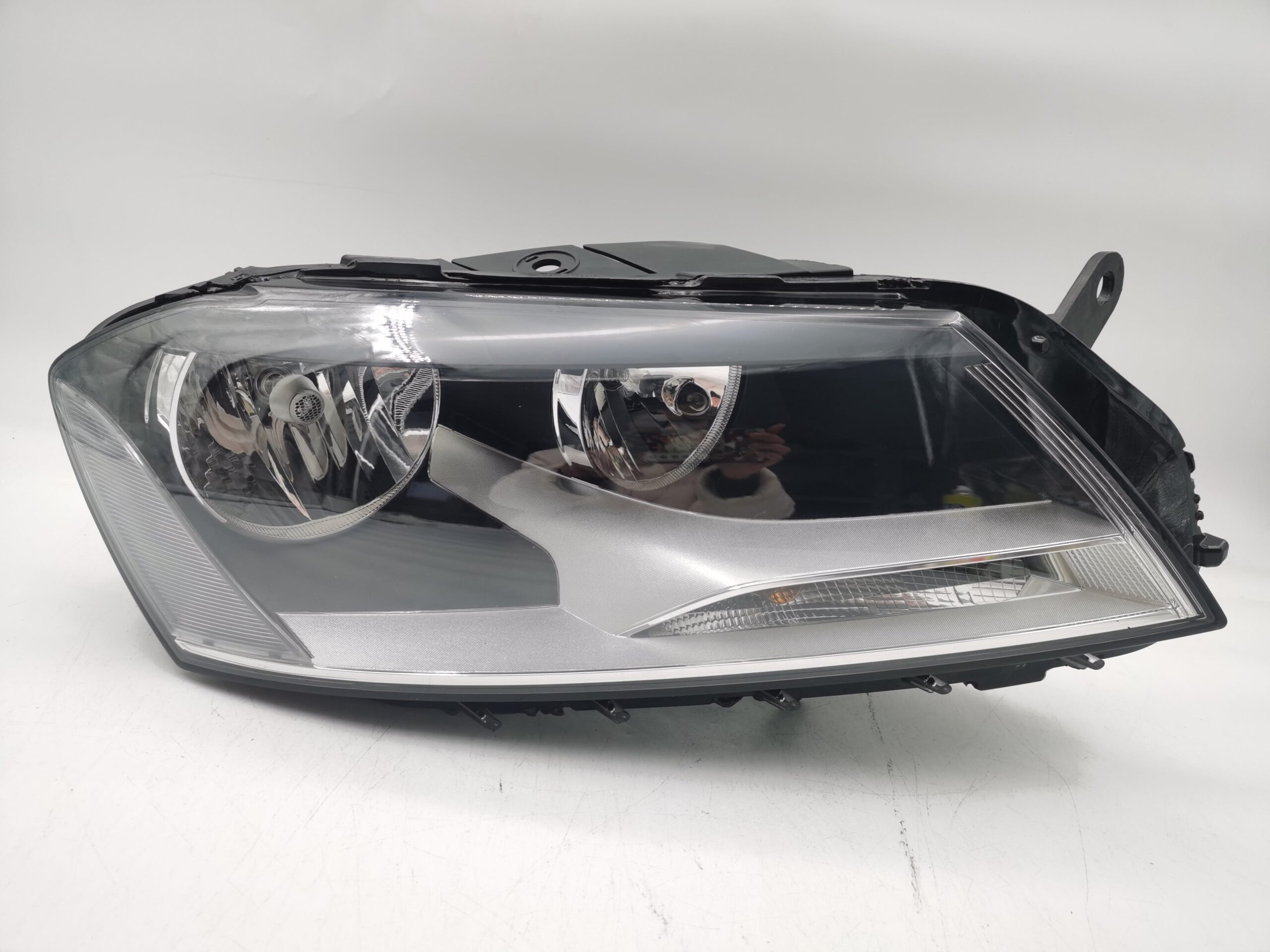 Volkswagen PASSAT B7 2011-2014 HALOGEN R.H.S HEADLIGHT ASSEMBLY