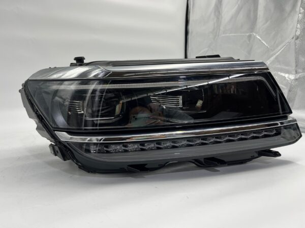 Volkswagen TERAMONT 2017-2021 R.H.S HEADLIGHT ASSEMBLY