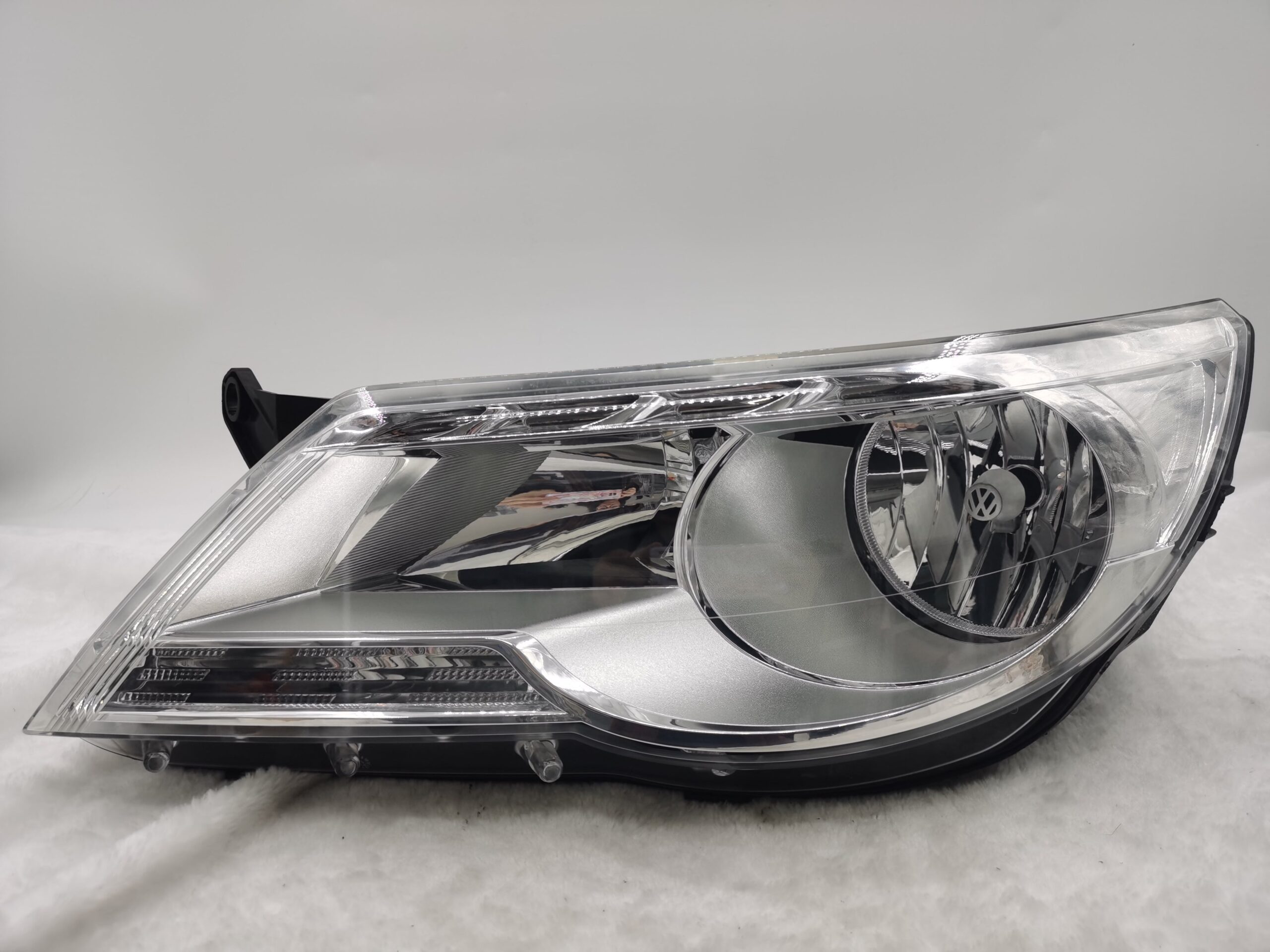 Volkswagen TIGUAN 2007-2011 HALOGEN L.H.S HEADLIGHT ASSEMBLY