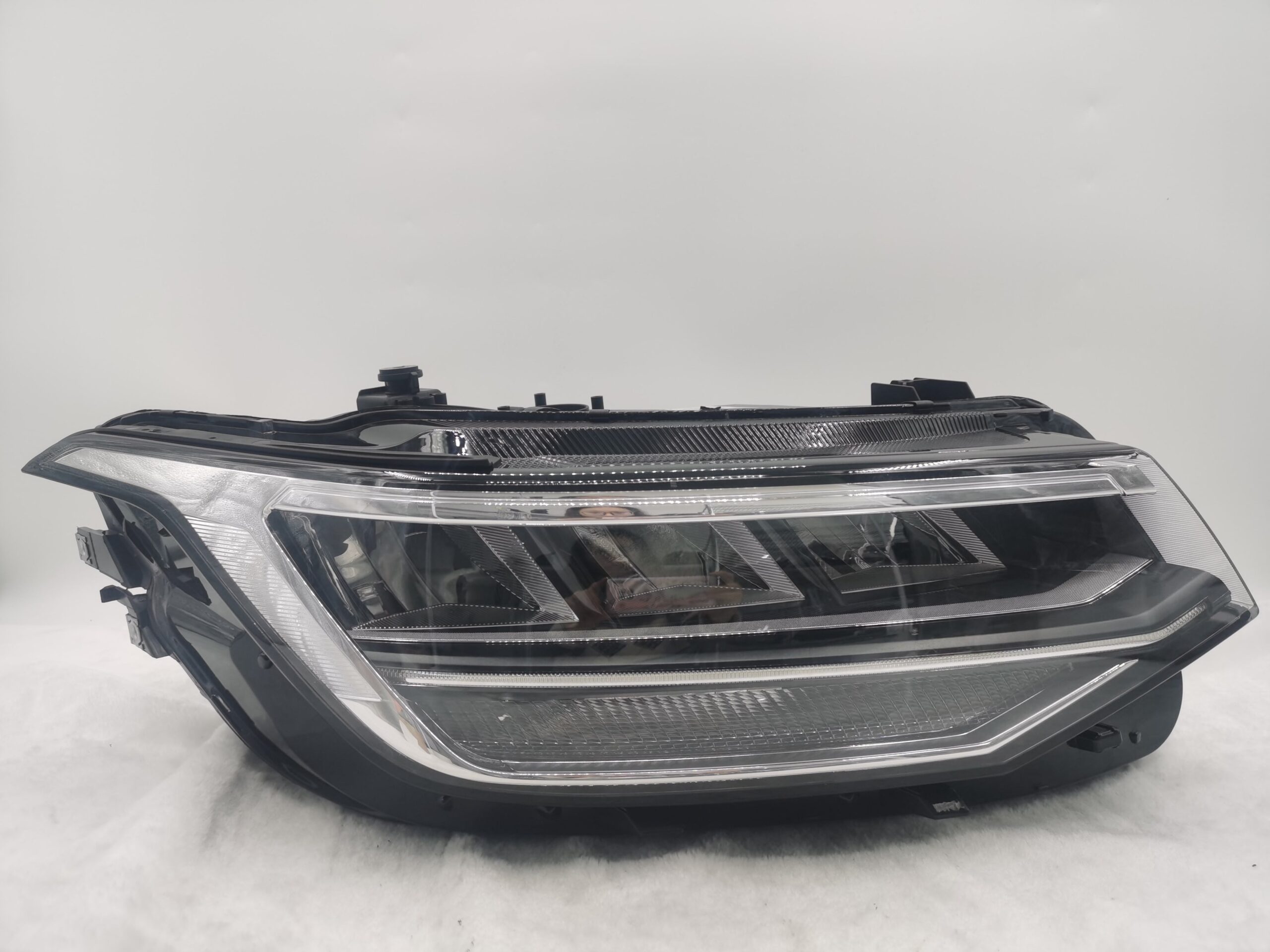 Volkswagen TIGUAN 2021-2023 LED R.H.S HEADLIGHT ASSEMBLY