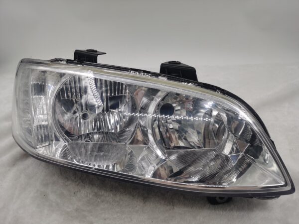 HOLDEN COMMODORE SV6 VE II 2011-2012 HALOGEN R.H.S HEADLIGHT ASSEMBLY