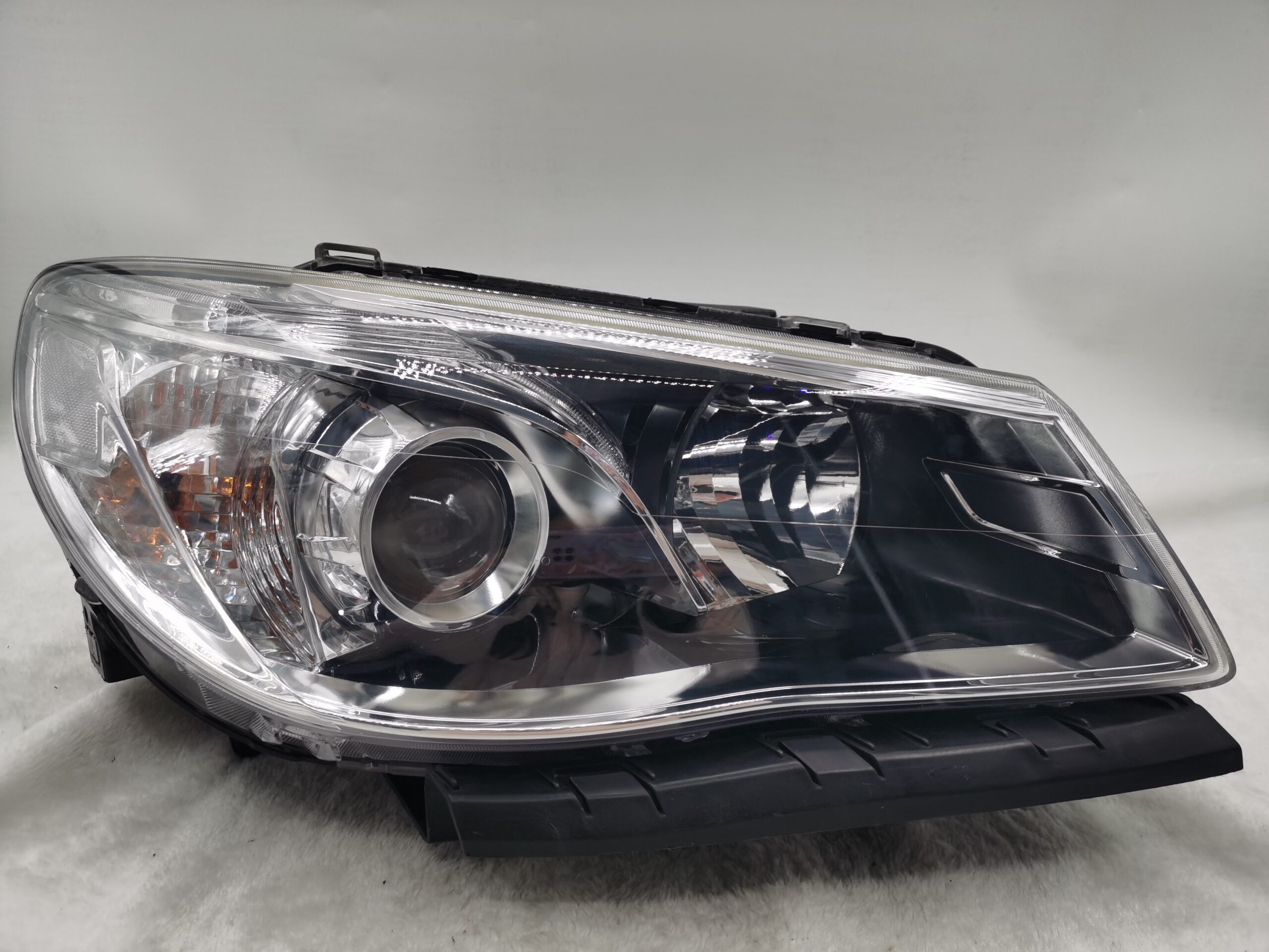 HOLDEN COMMODORE VF SV6 2013-2017 LENS HALOGEN R.H.S HEADLIGHT ASSEMBLY