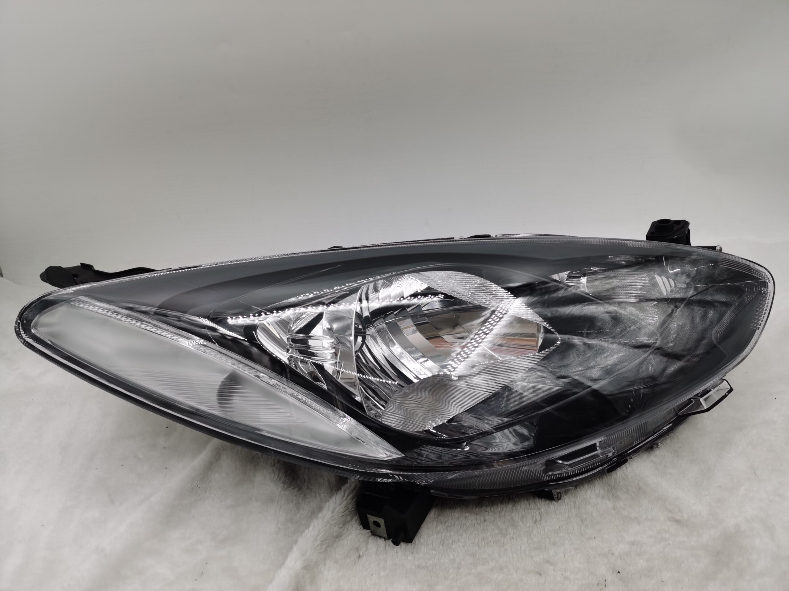 MAZDA 2 2007-2013 HALOGEN R.H.S HEADLIGHT ASSEMBLY