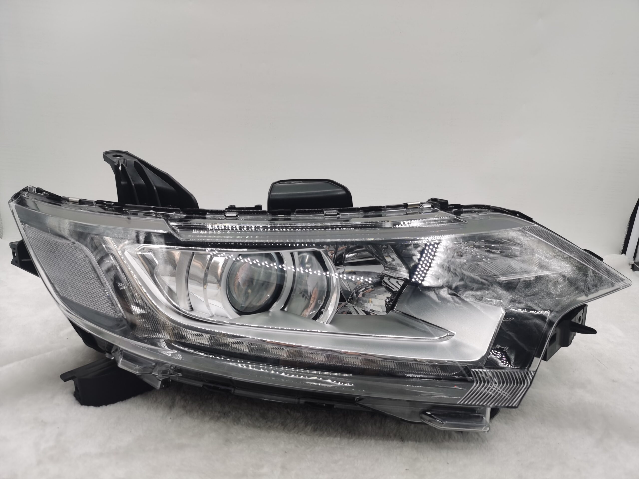 MITSUBISHI OUTLANDER 2016-2020 HALOGEN R.H.S HEADLIGHT ASSEMBLY