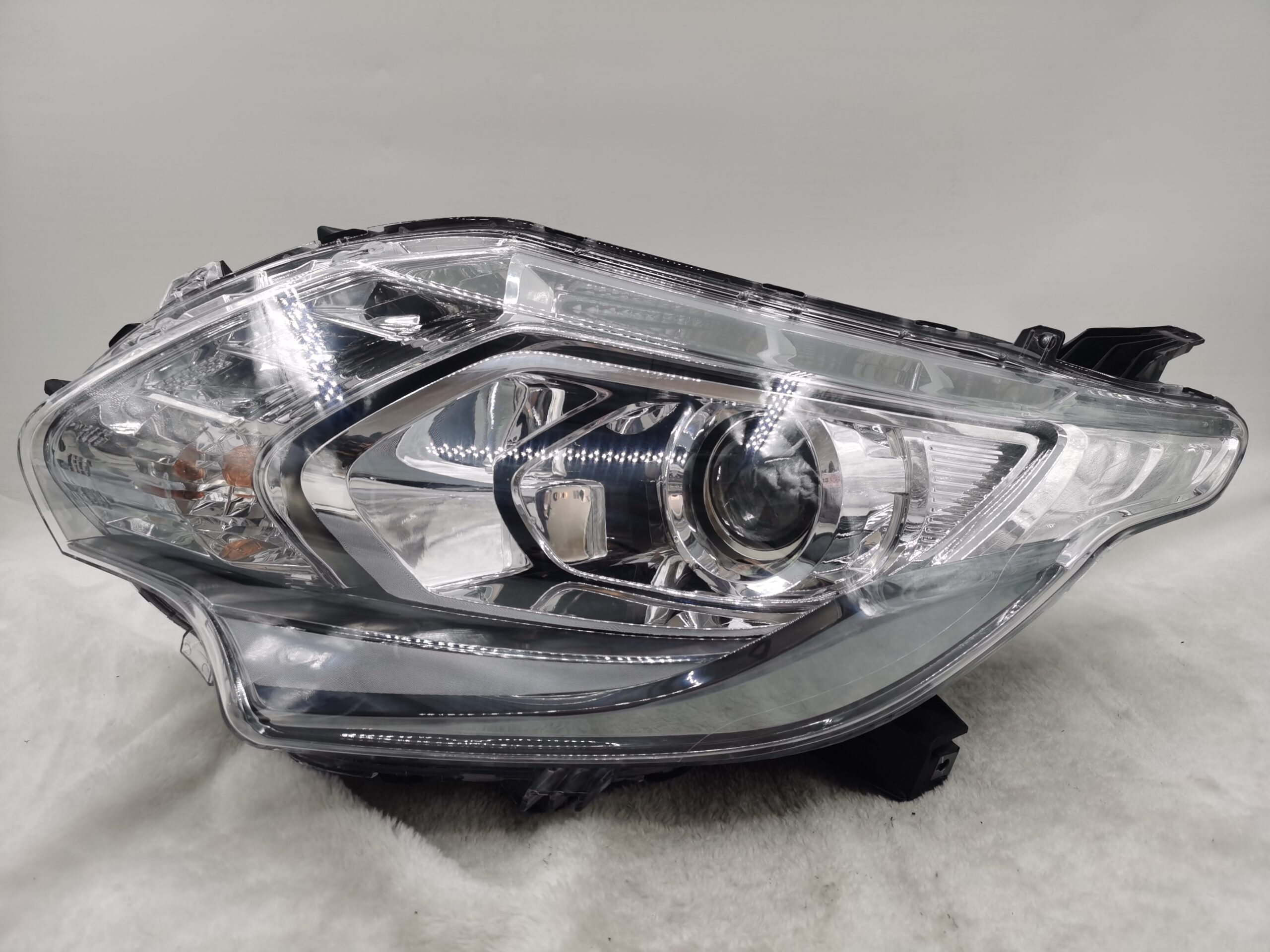 MITSUBISHI TRITON L200 2015-2018 XENON L.H.S HEADLIGHT ASSEMBLY