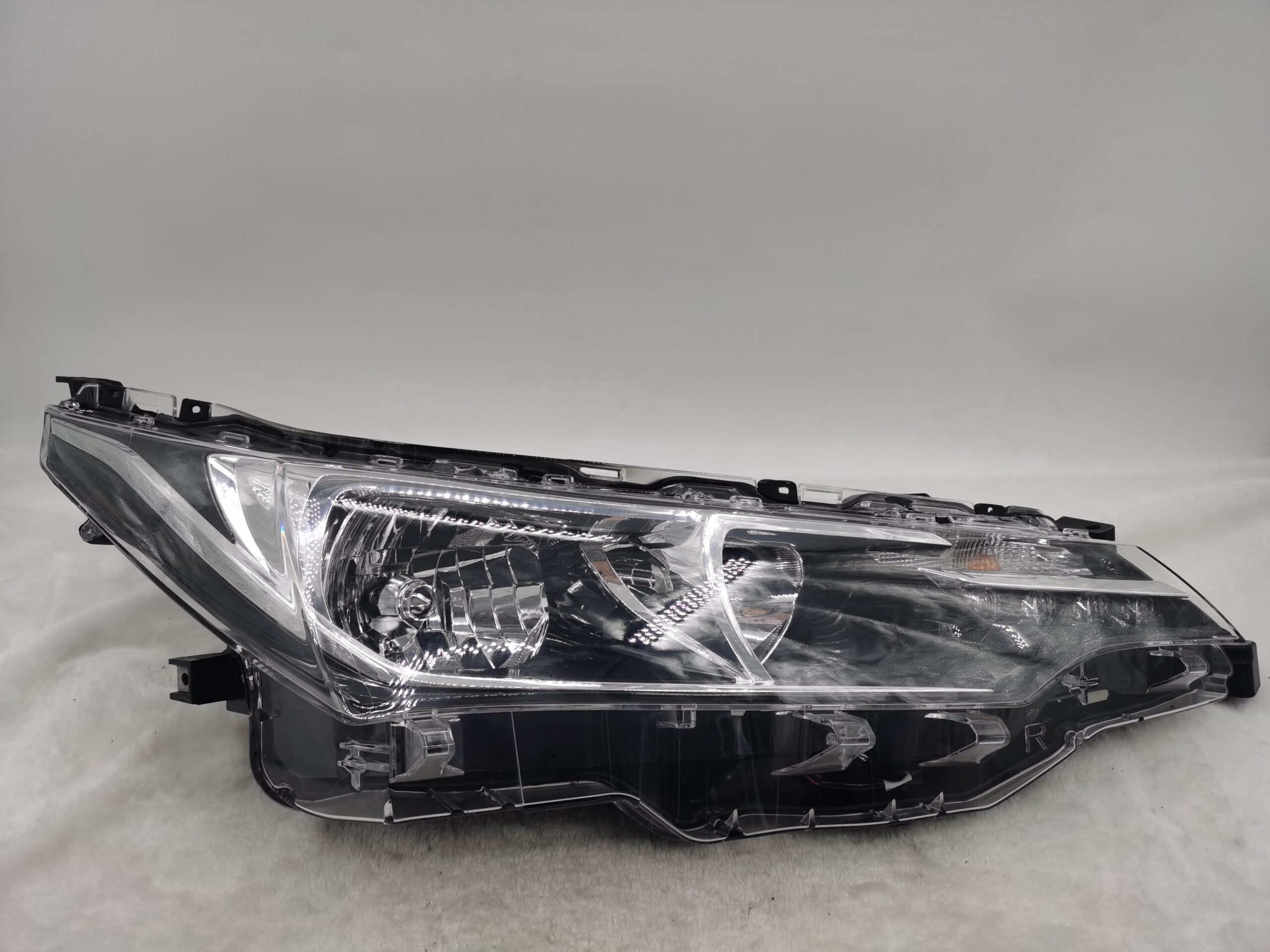 TOYOTA COROLLA 2017-2018 HALOGEN R.H.S HEADLIGHT ASSEMBLY