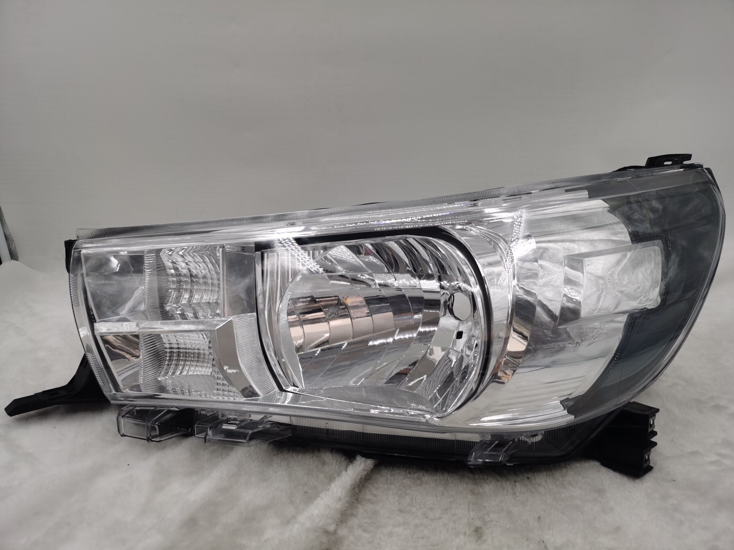 TOYOTA HILUX REVO 2015-2019 HALOGEN L.H.S HEADLIGHT ASSEMBLY