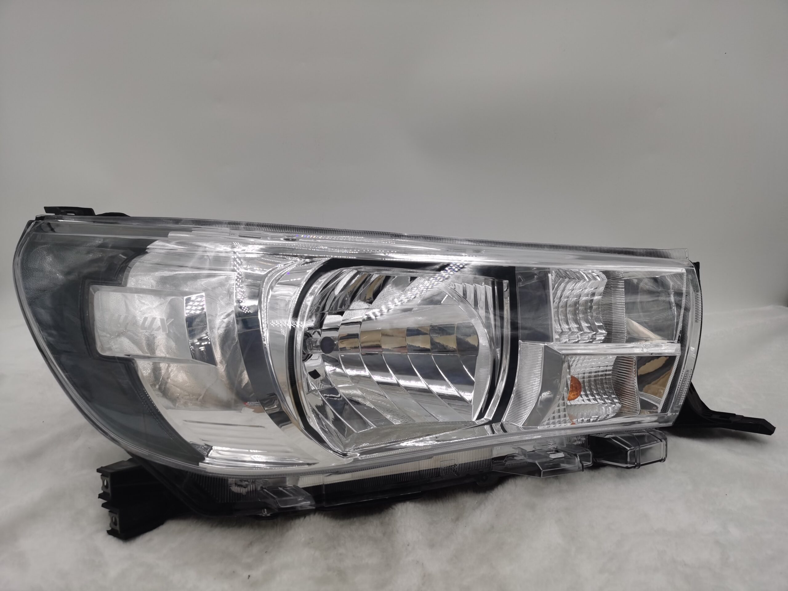 TOYOTA HILUX REVO 2015-2019 HALOGEN R.H.S HEADLIGHT ASSEMBLY