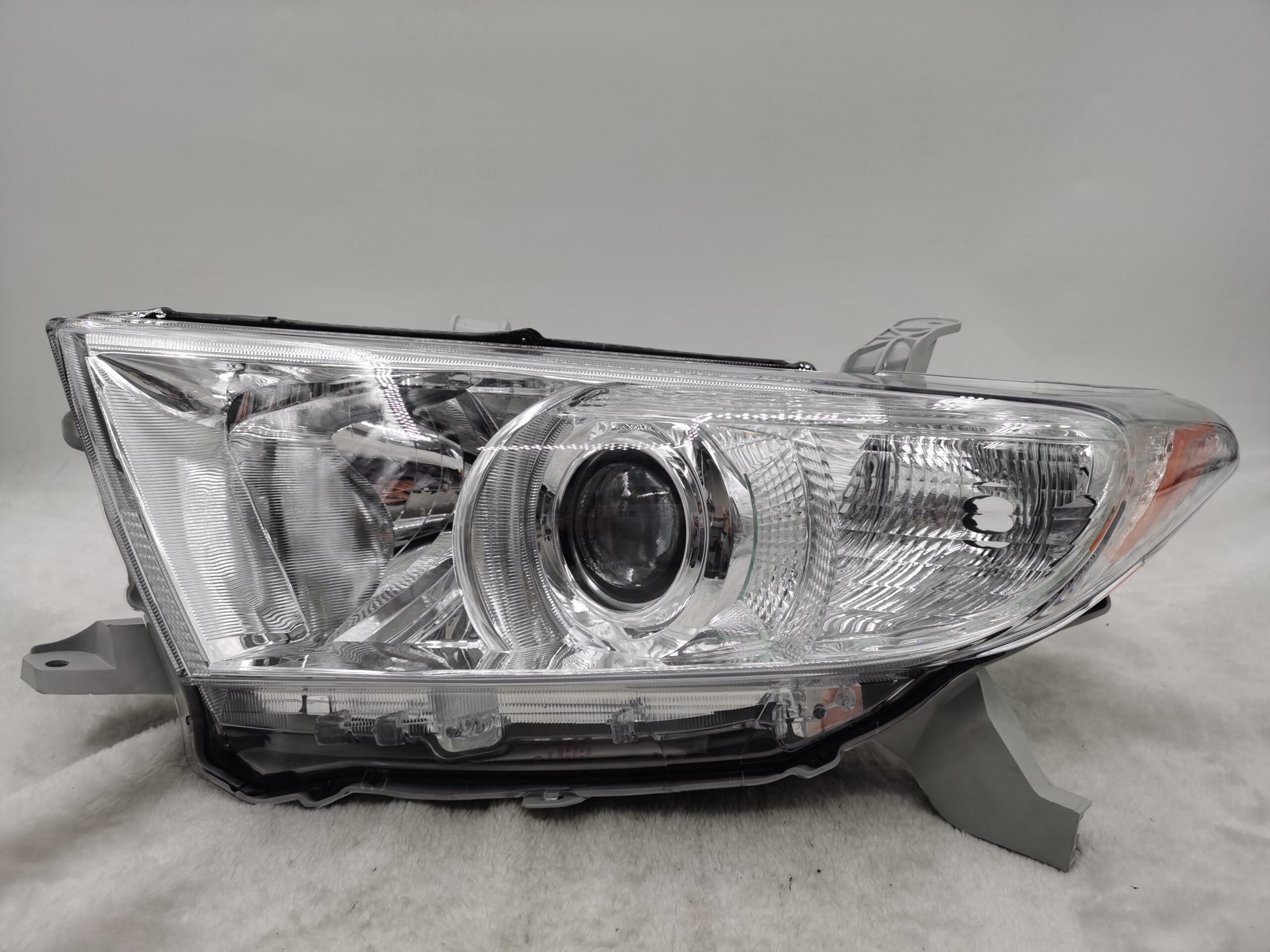 TOYOTA KLUGER 2011-2013 HALOGEN L.H.S HEADLIGHT ASSEMBLY