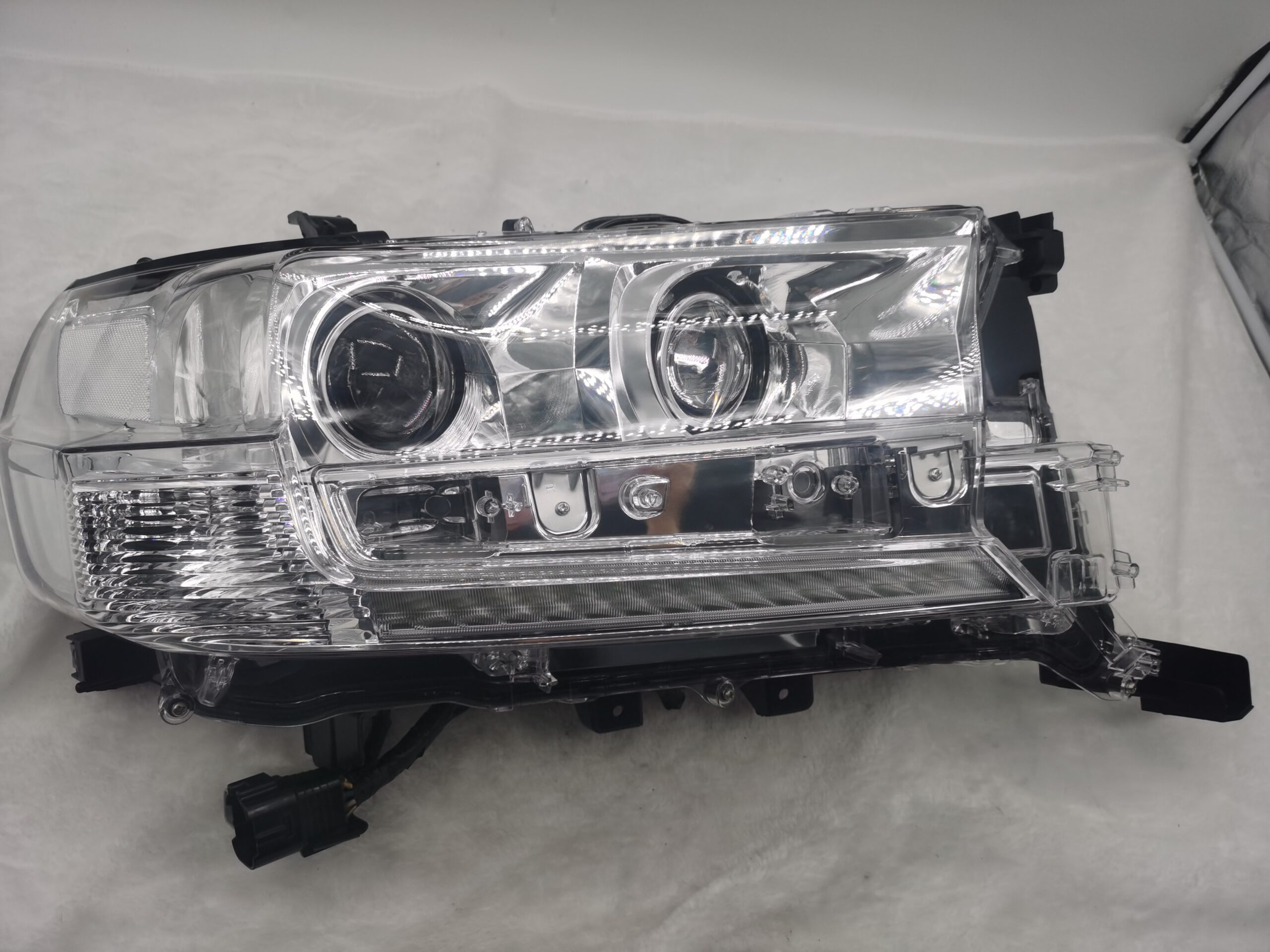 TOYOTA LANDCRUISER 200 SERIES VDJ200R 2016-2021 LED R.H.S HEADLIGHT ASSEMBLY