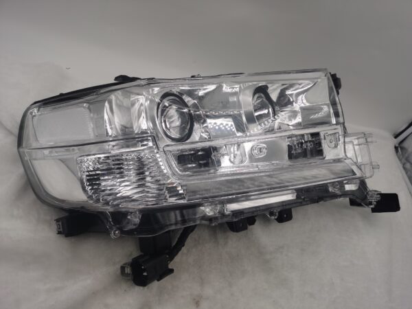 TOYOTA LANDCRUISER 200 SERIES VDJ200R 2016-2021 LED R.H.S HEADLIGHT ASSEMBLY