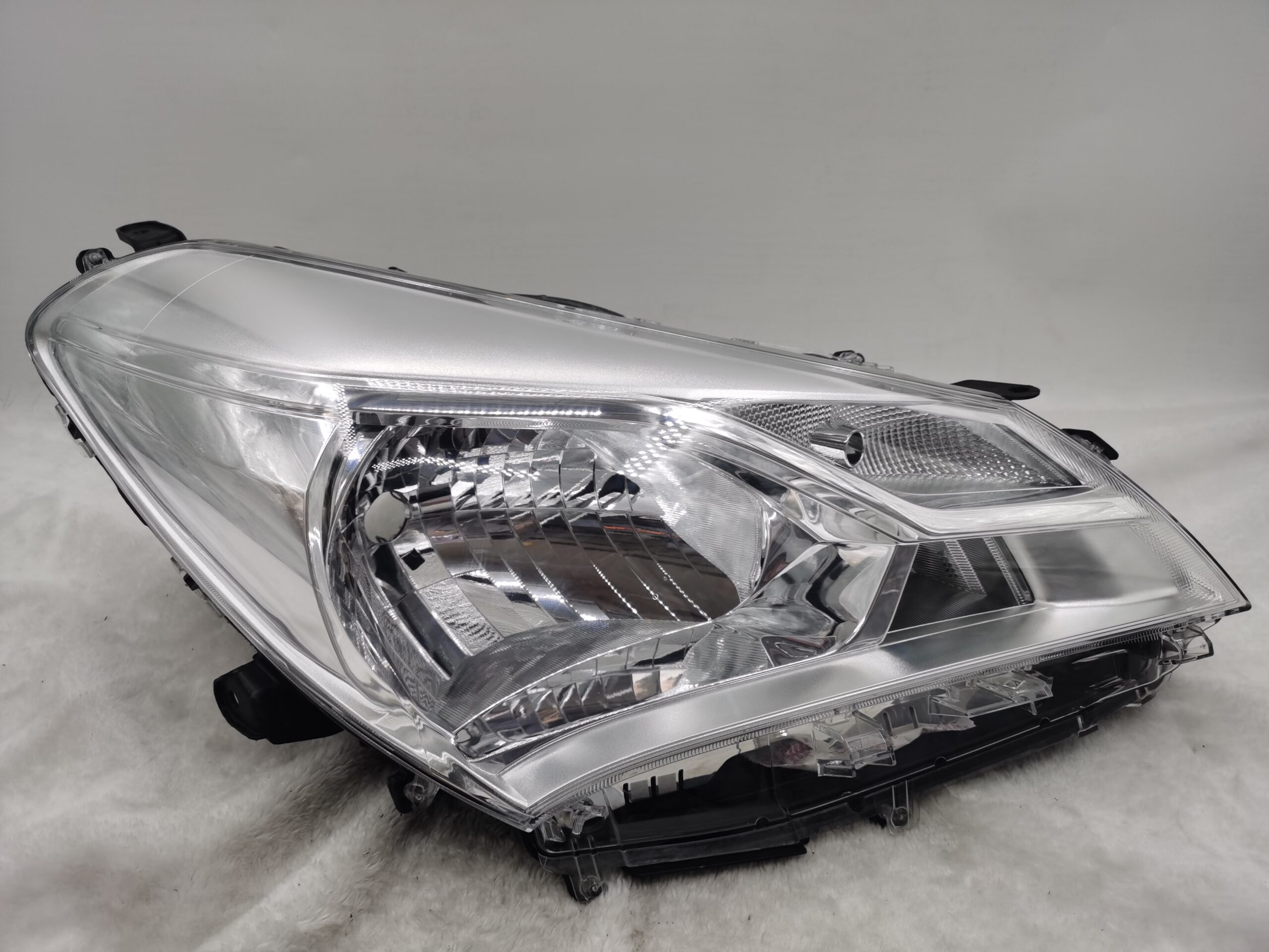 TOYOTA YARIS/VITZ NSP130 2017-2019 HALOGEN R.H.S HEADLIGHT ASSEMBLY