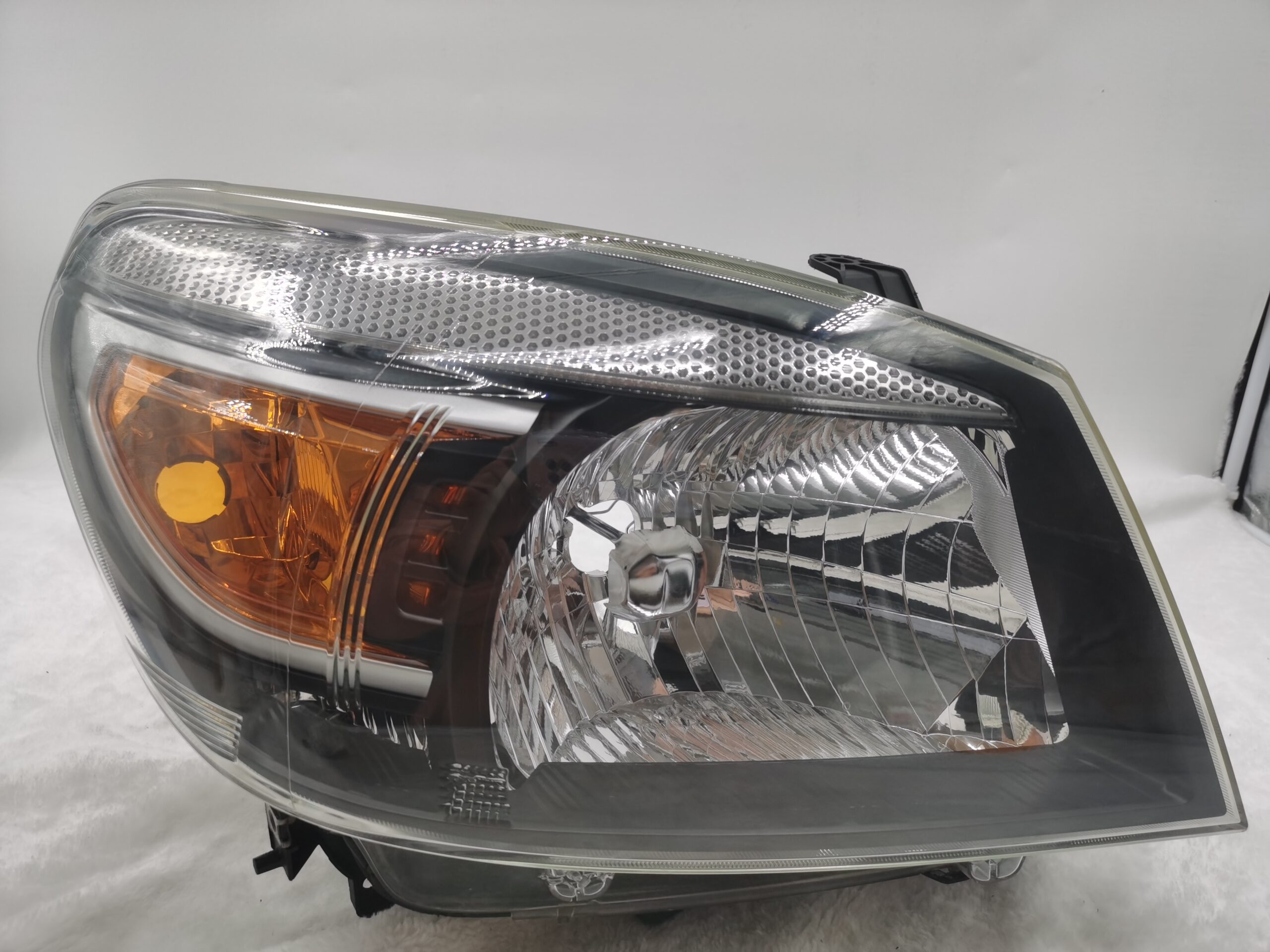 FORD EVEREST 2009-2012 HALOGEN R.H.S HEADLIGHT ASSEMBLY