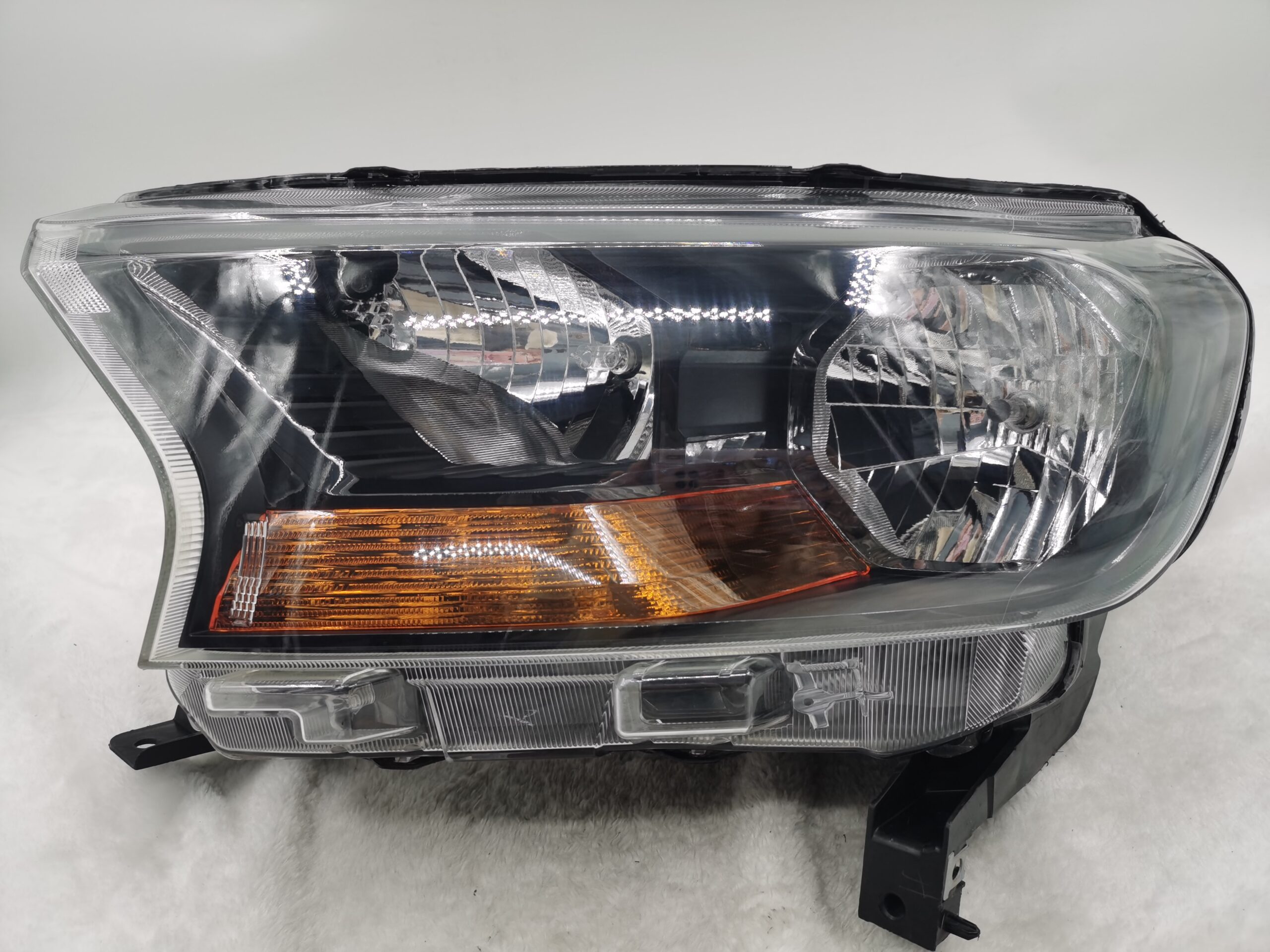 FORD EVEREST RANGER 2015-2019 HALOGEN L.H.S HEADLIGHT ASSEMBLY