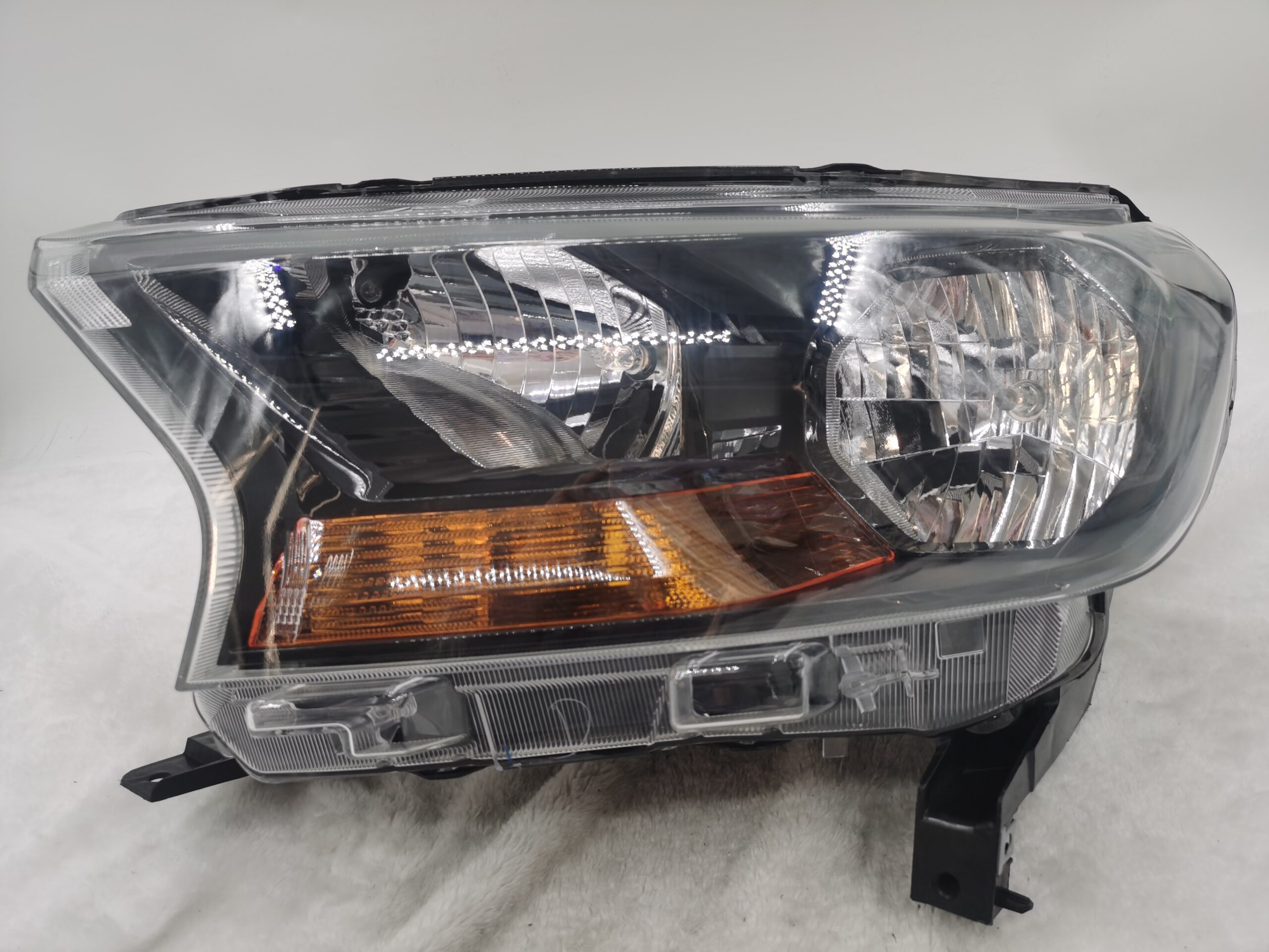 FORD EVEREST RANGER 2015-2019 HALOGEN L.H.S HEADLIGHT ASSEMBLY